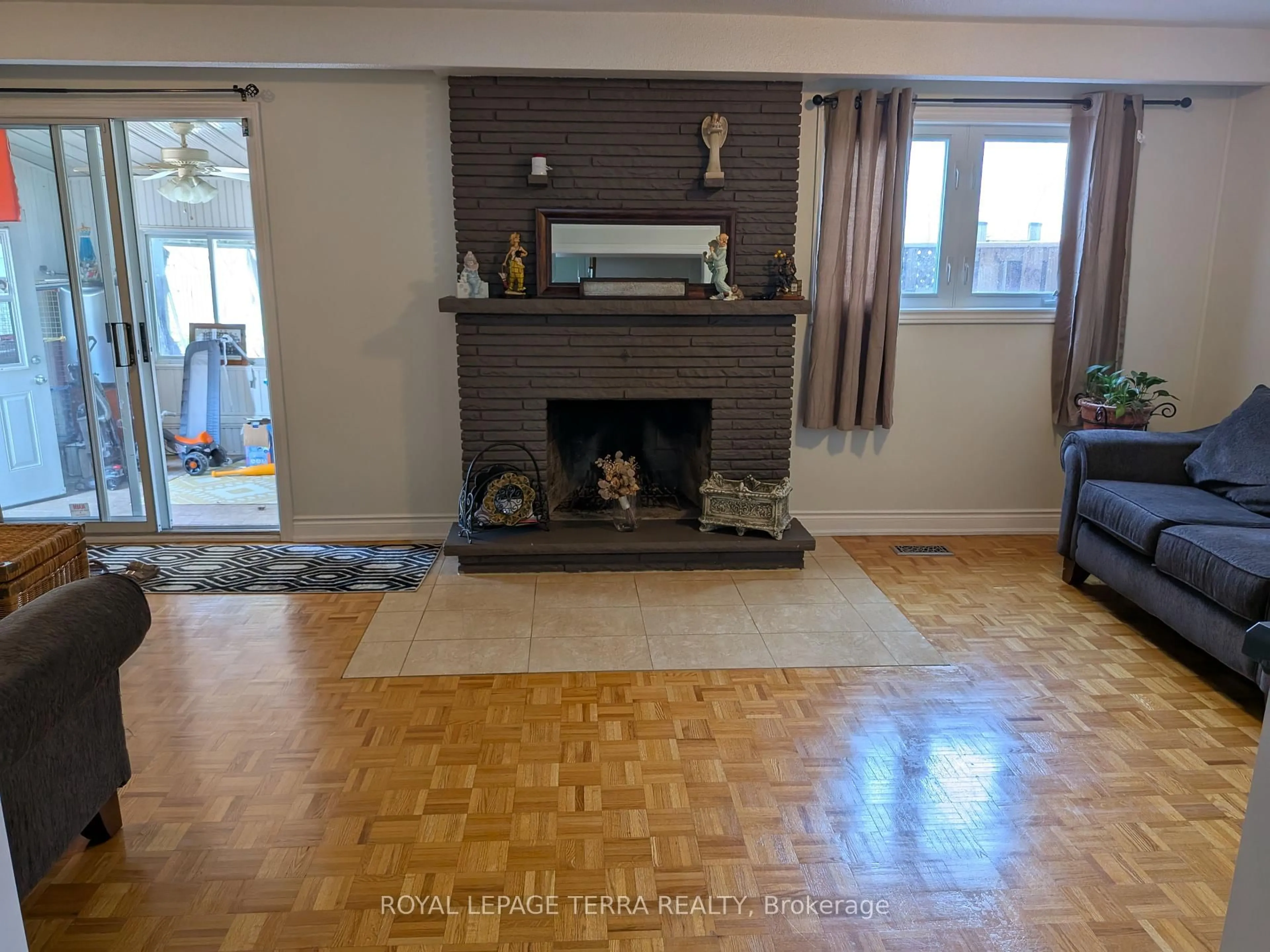 Living room with furniture, unknown for 174 Andrew Park, Vaughan Ontario L4L 1G3
