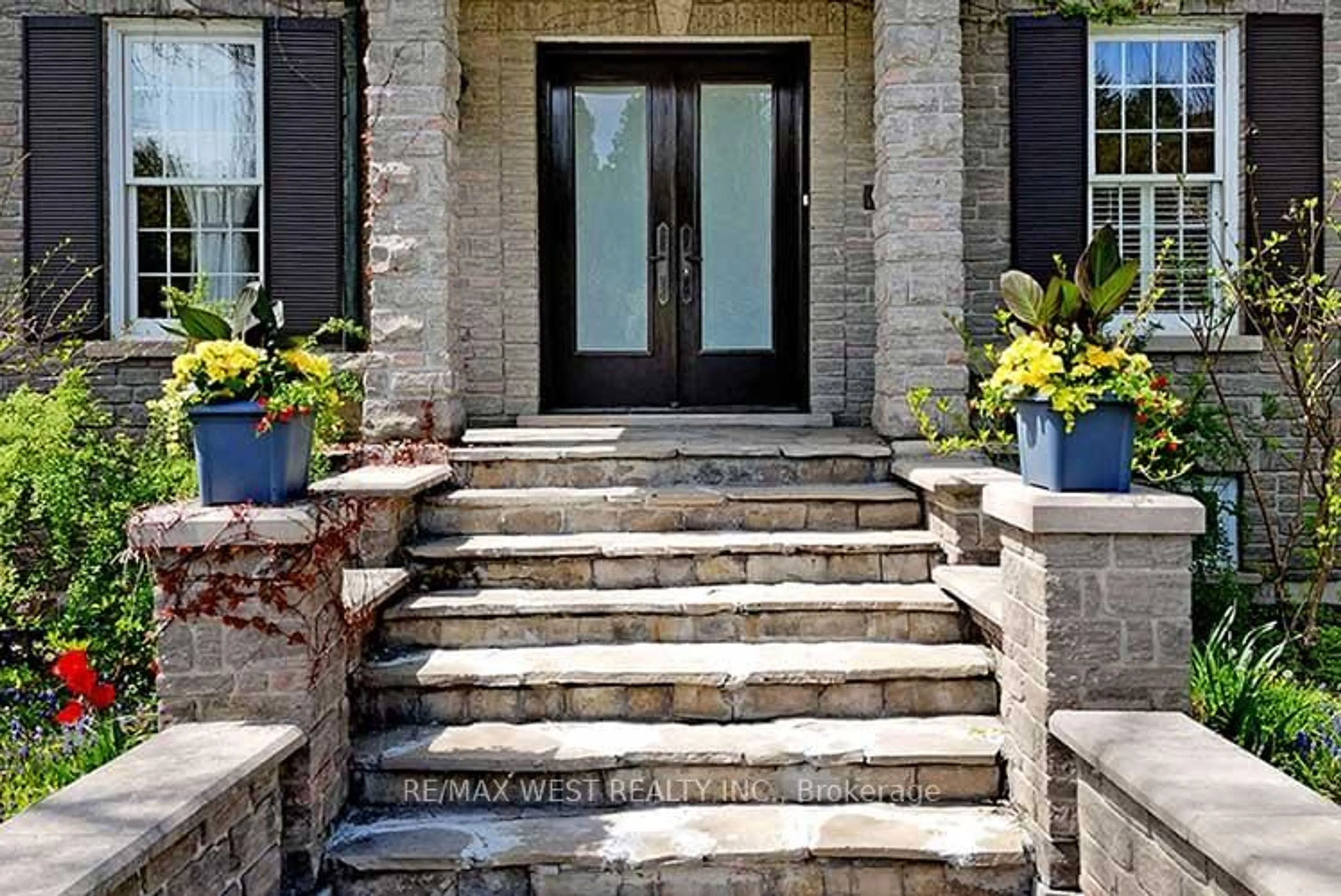 Indoor entryway for 5 Humberview Dr, Vaughan Ontario L4H 1B1