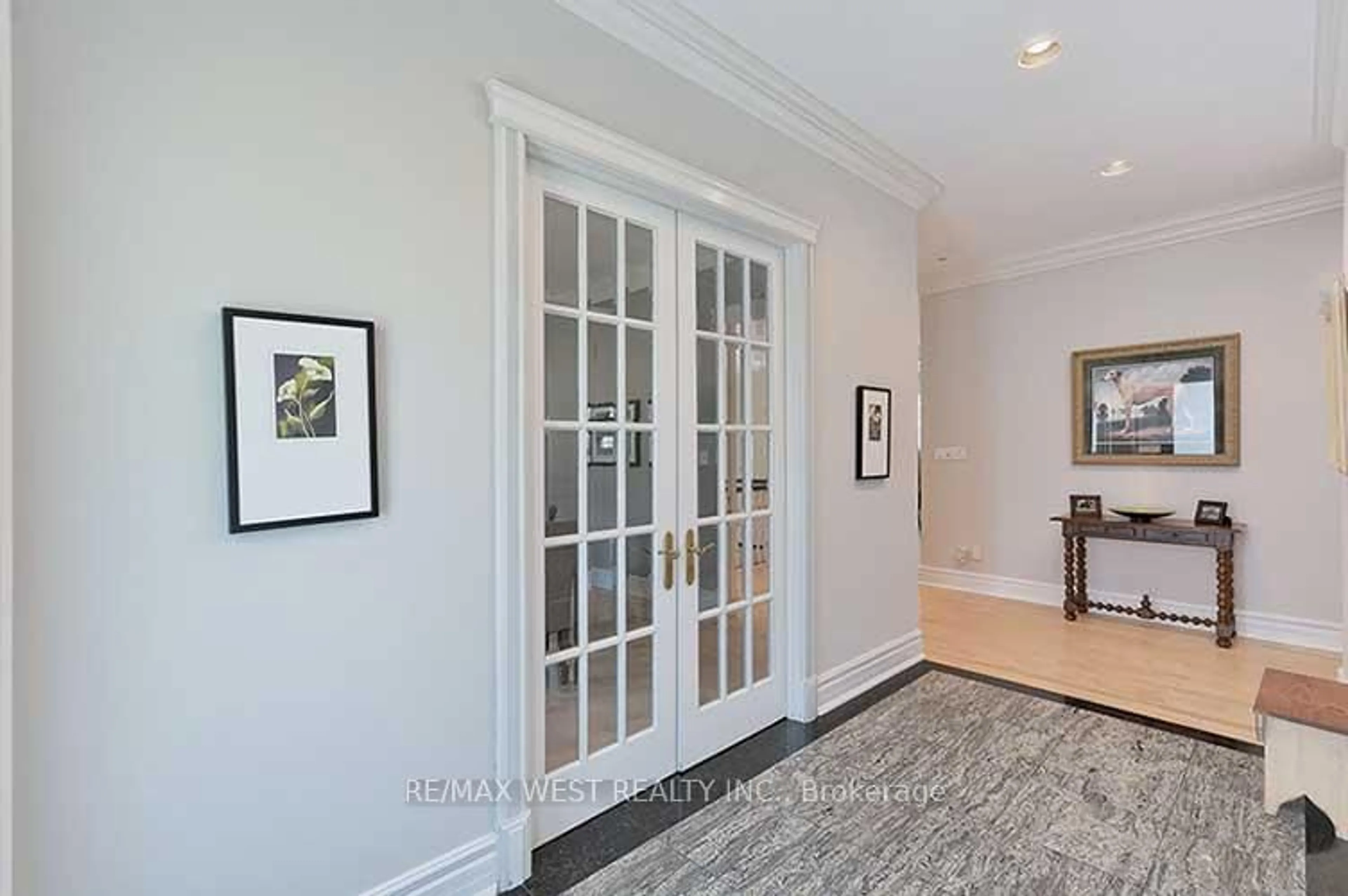 Indoor entryway for 5 Humberview Dr, Vaughan Ontario L4H 1B1