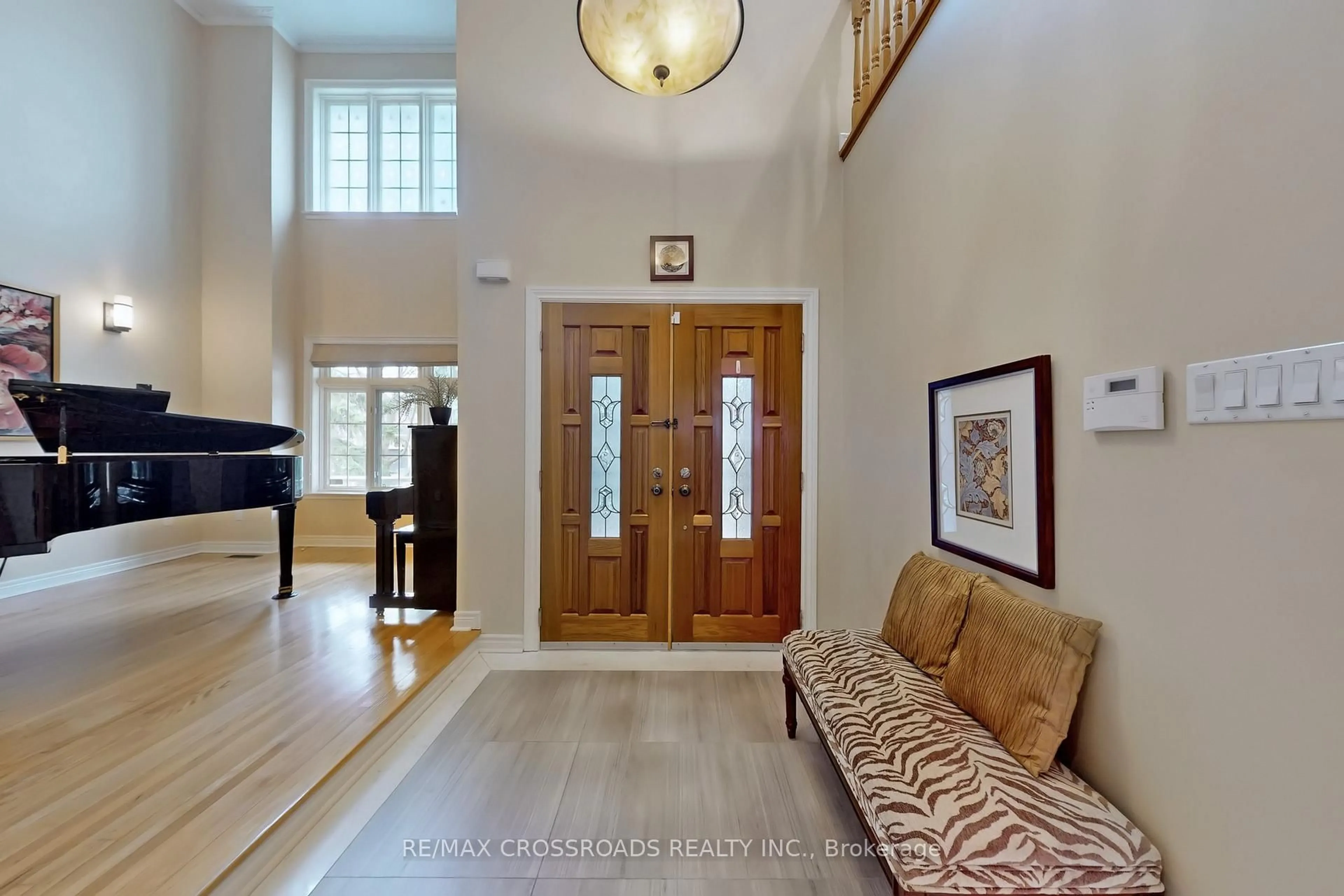 Indoor foyer for 75 Cassandra Cres, Richmond Hill Ontario L4B 3Z9