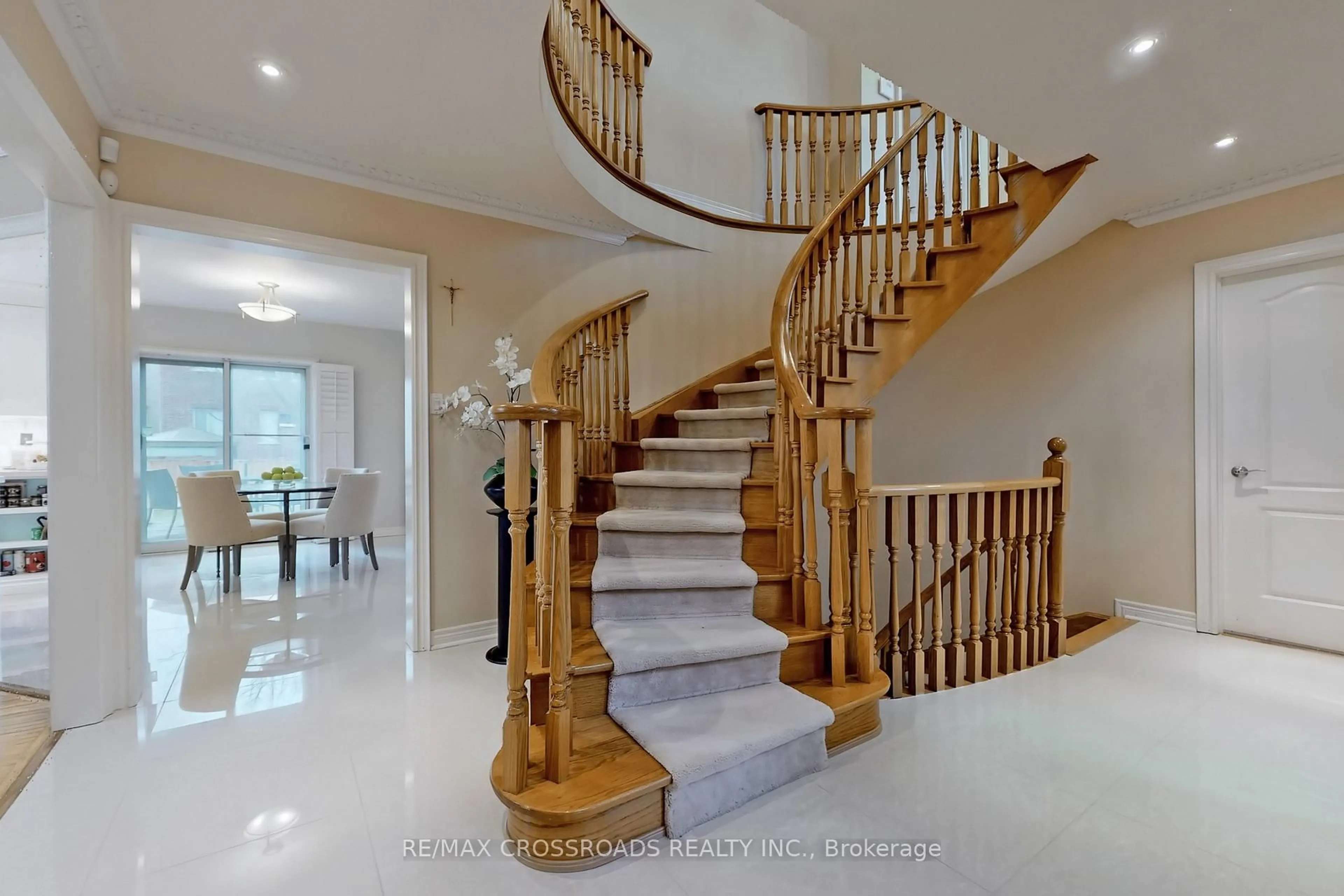 Stairs for 75 Cassandra Cres, Richmond Hill Ontario L4B 3Z9