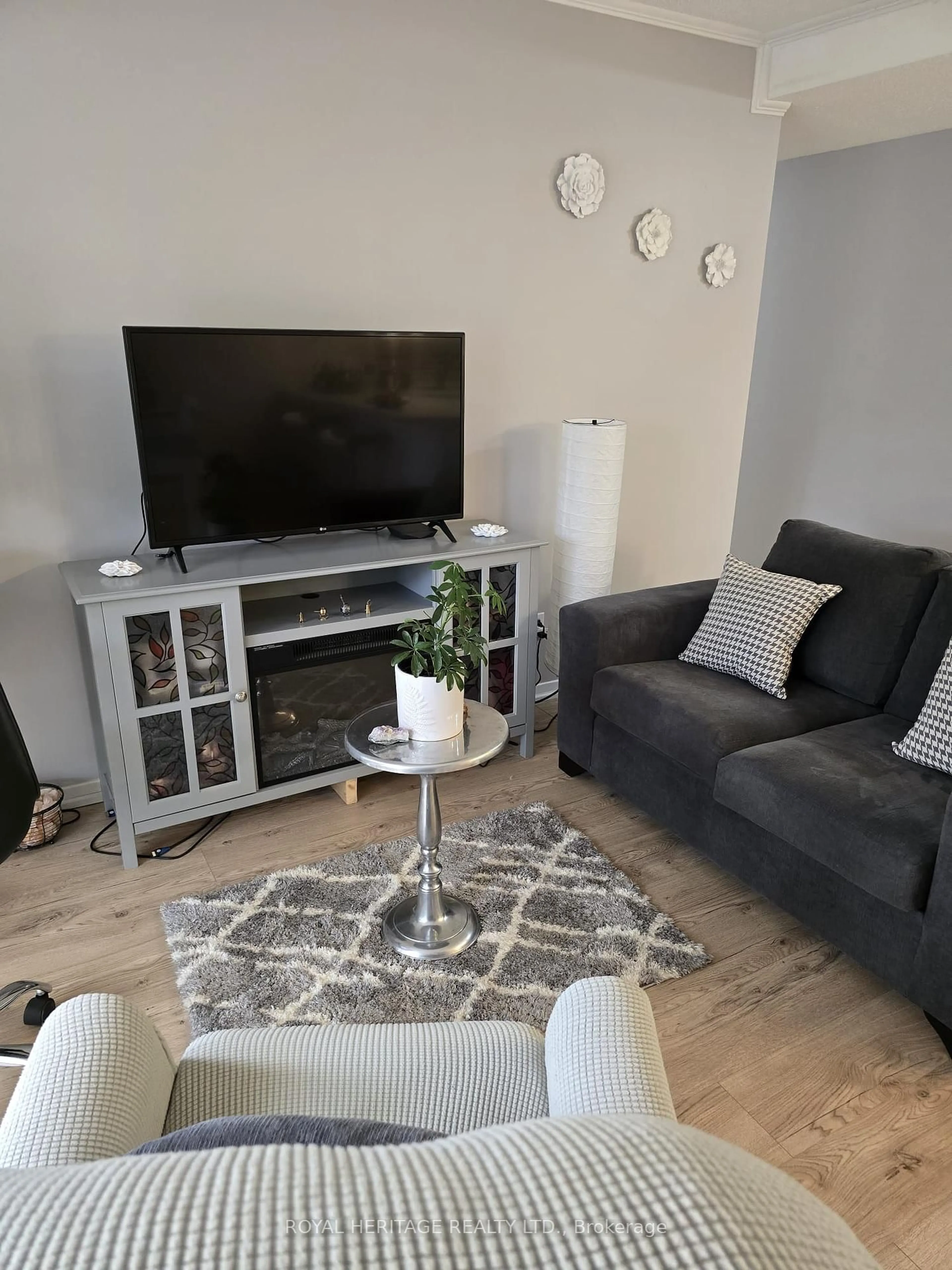 Living room with furniture, unknown for 166 Olive St #303, East Gwillimbury Ontario L9N 1M9