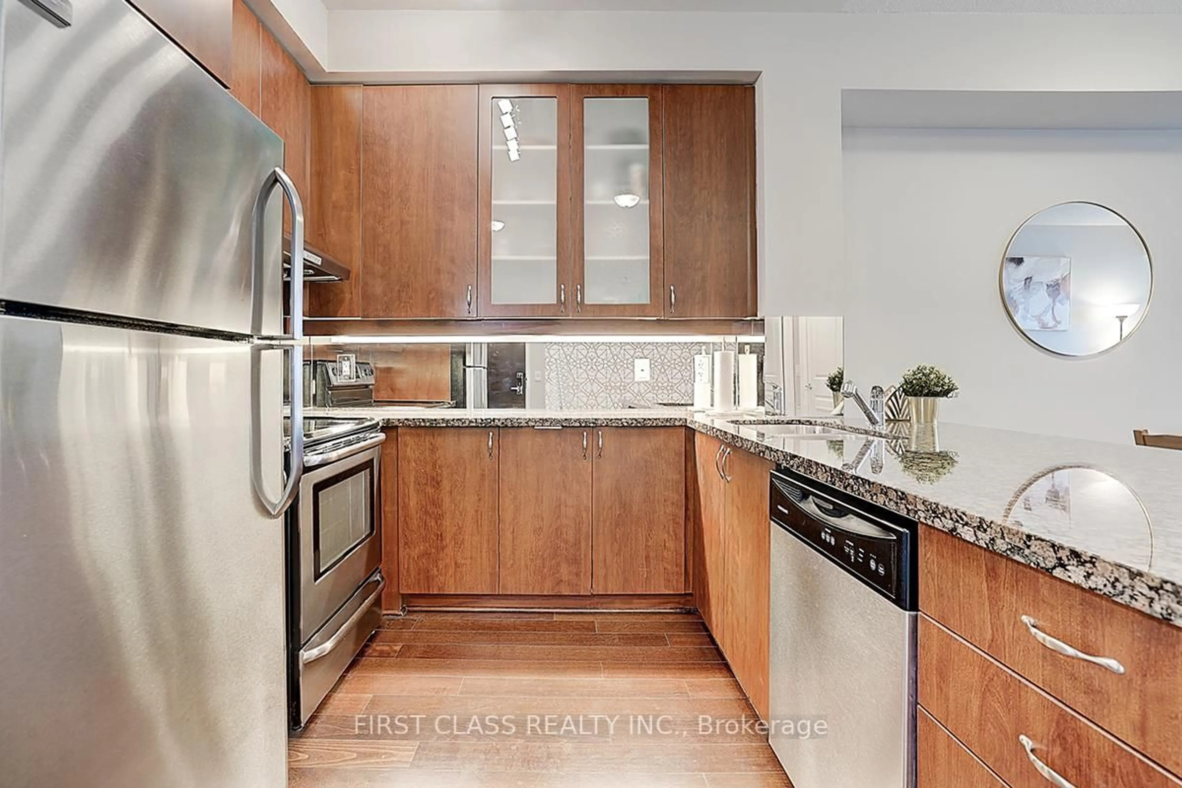Standard kitchen, ceramic/tile floor for 131 Upper Duke Cres #901, Markham Ontario L6G 0C9