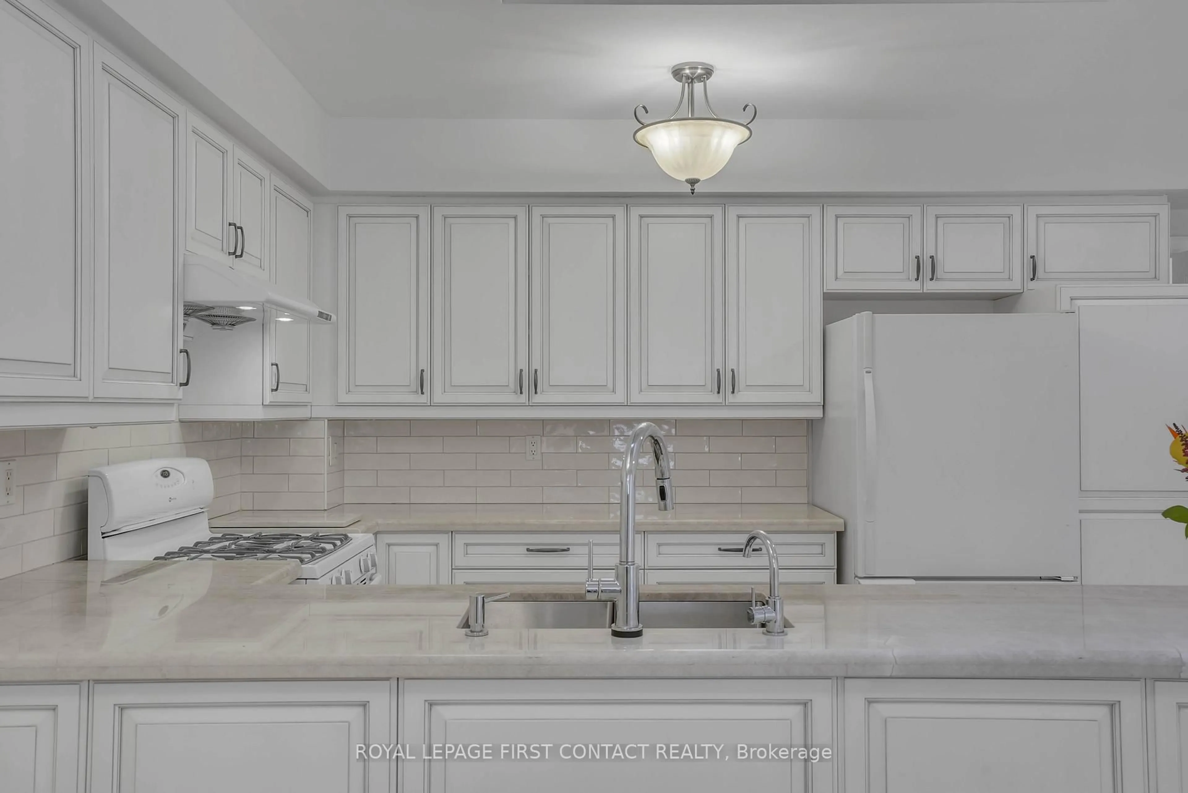 Standard kitchen, ceramic/tile floor for 101A Benson Ave, Richmond Hill Ontario L4C 4E5