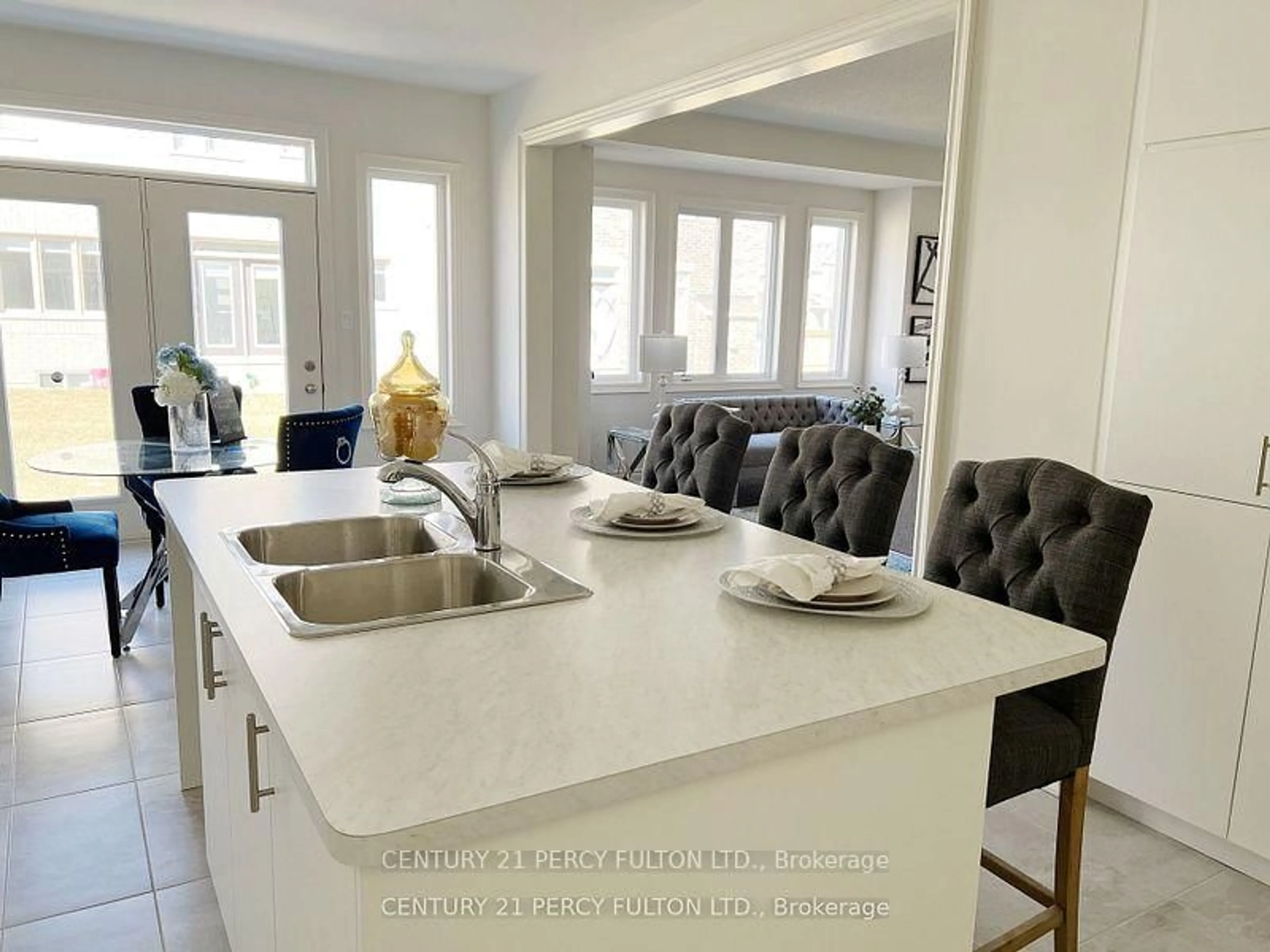 Open concept kitchen, ceramic/tile floor for 178 Fallharvest Way, Whitchurch-Stouffville Ontario L4A 4W3