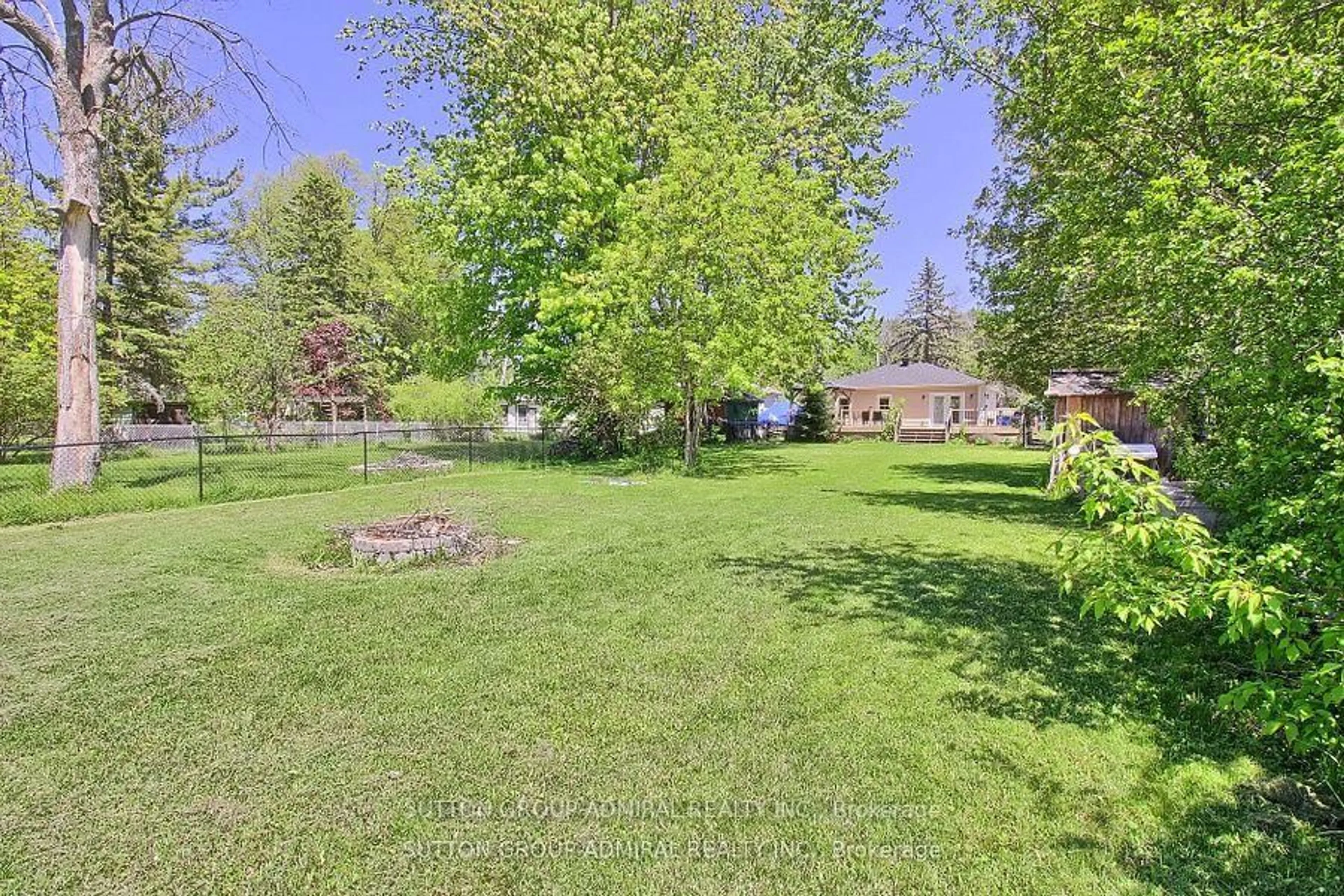 A pic from outside/outdoor area/front of a property/back of a property/a pic from drone, unknown for 40 Isle Vista Dr, Georgina Ontario L0E 1N0