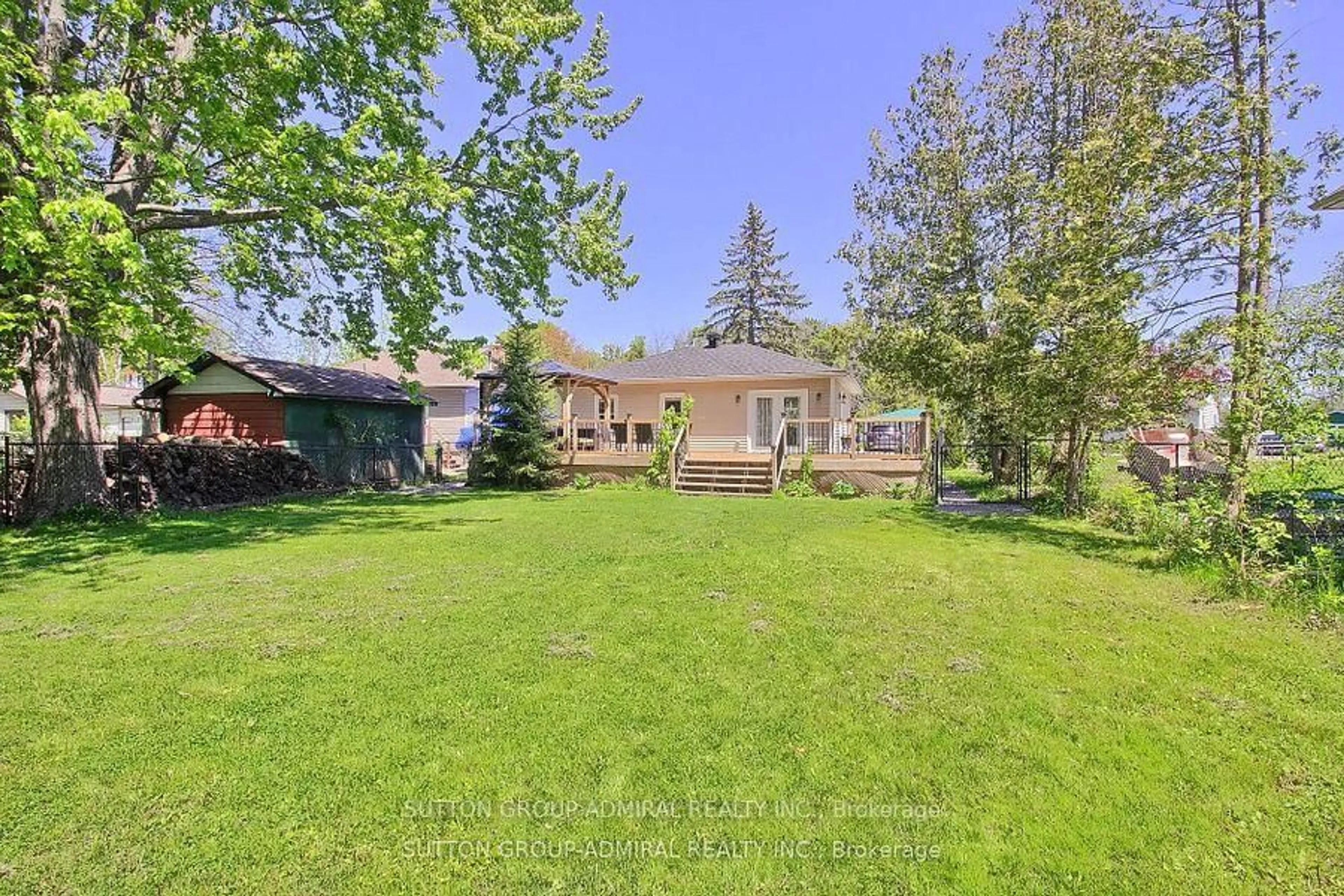 A pic from outside/outdoor area/front of a property/back of a property/a pic from drone, street for 40 Isle Vista Dr, Georgina Ontario L0E 1N0