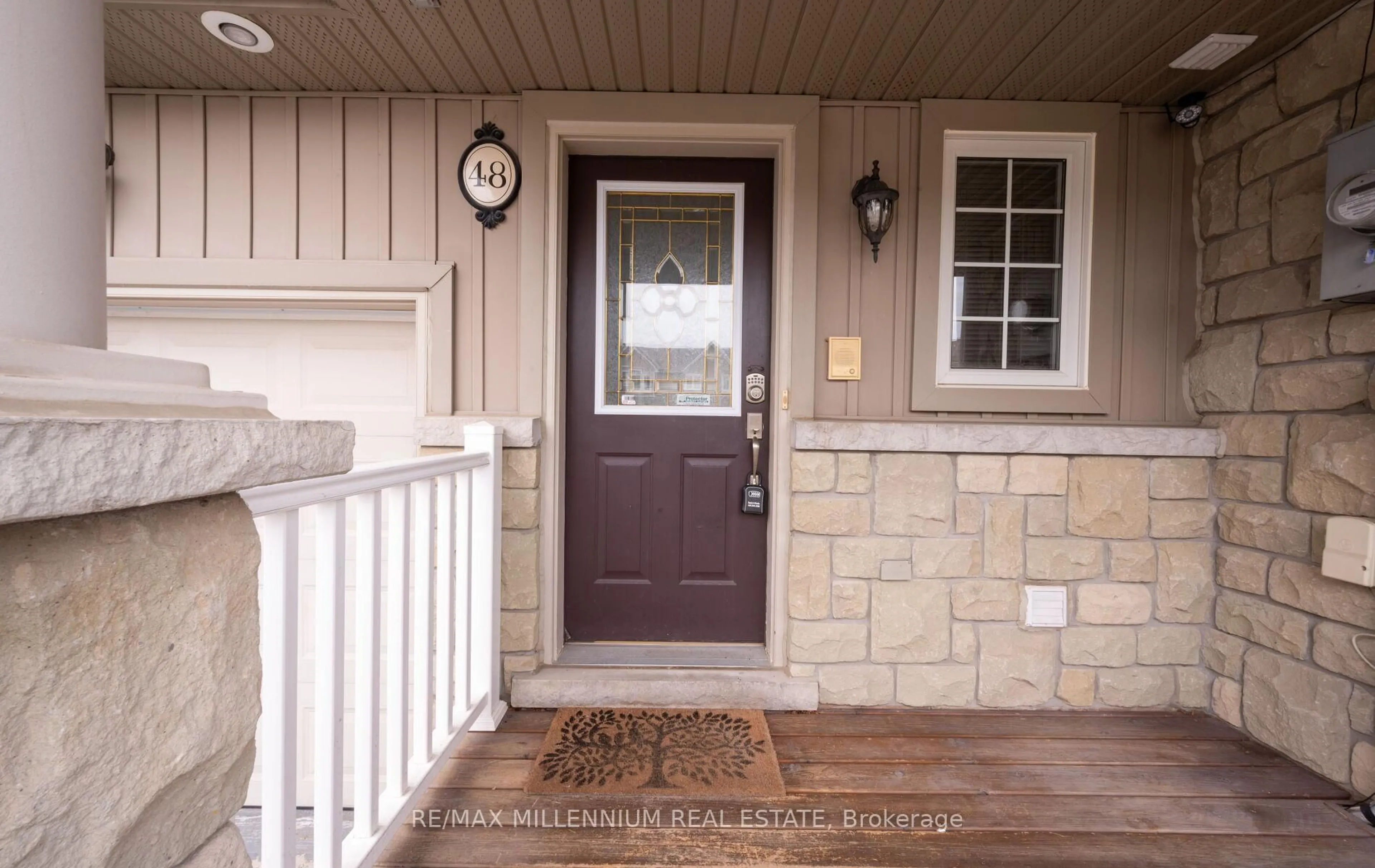 Indoor entryway for 48 Milne St, New Tecumseth Ontario L9R 0A6