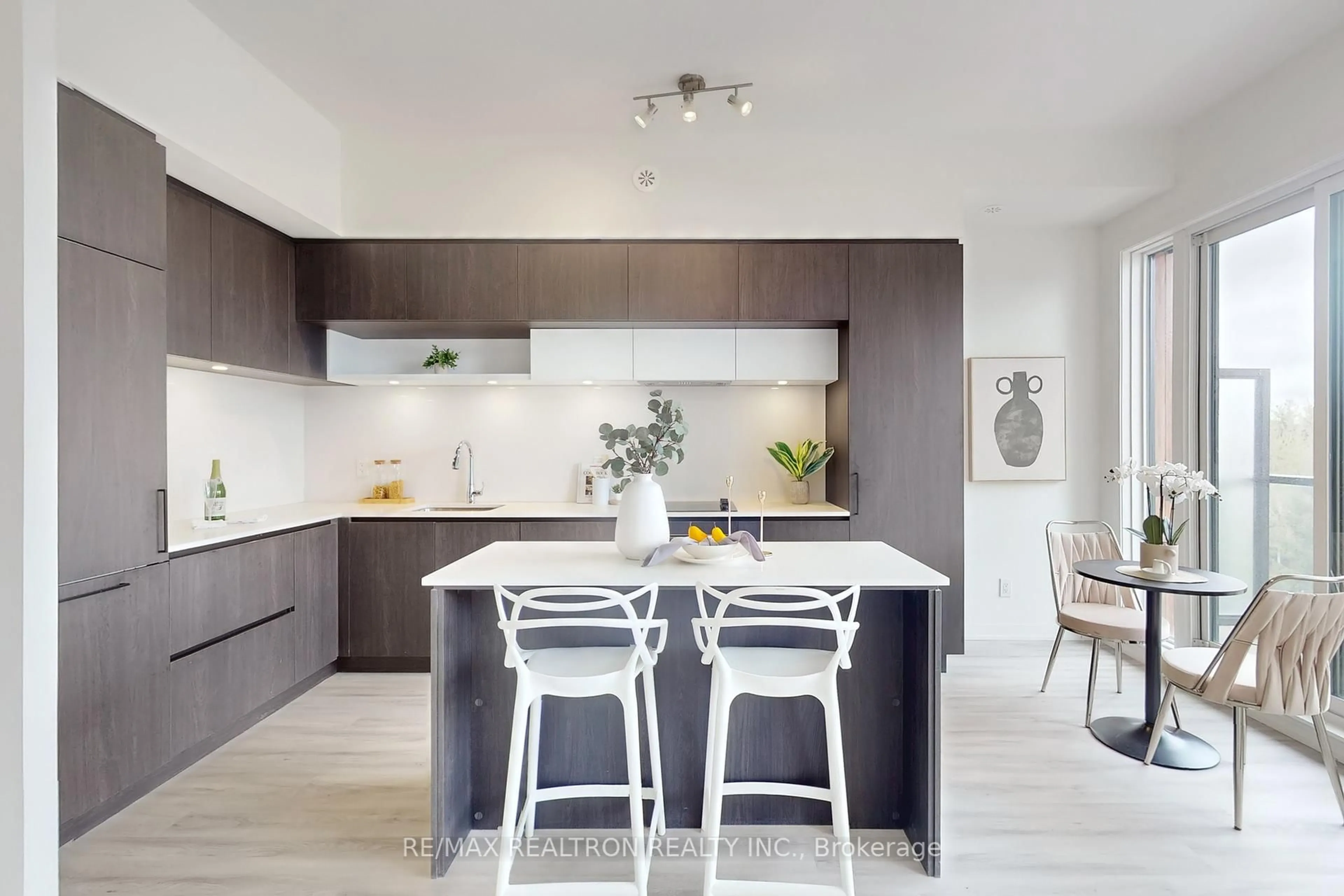 Contemporary kitchen, unknown for 6 Steckley Lane #311, Richmond Hill Ontario L4S 1M4