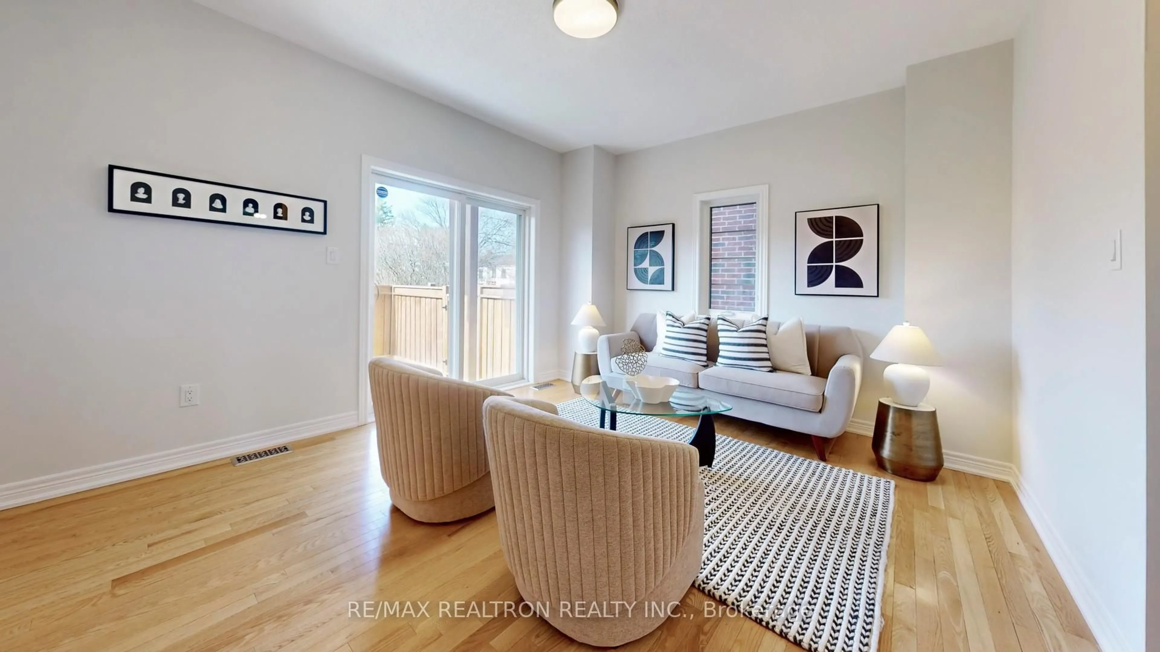 Living room with furniture, unknown for 10 Globemaster Lane, Richmond Hill Ontario L4E 1H3