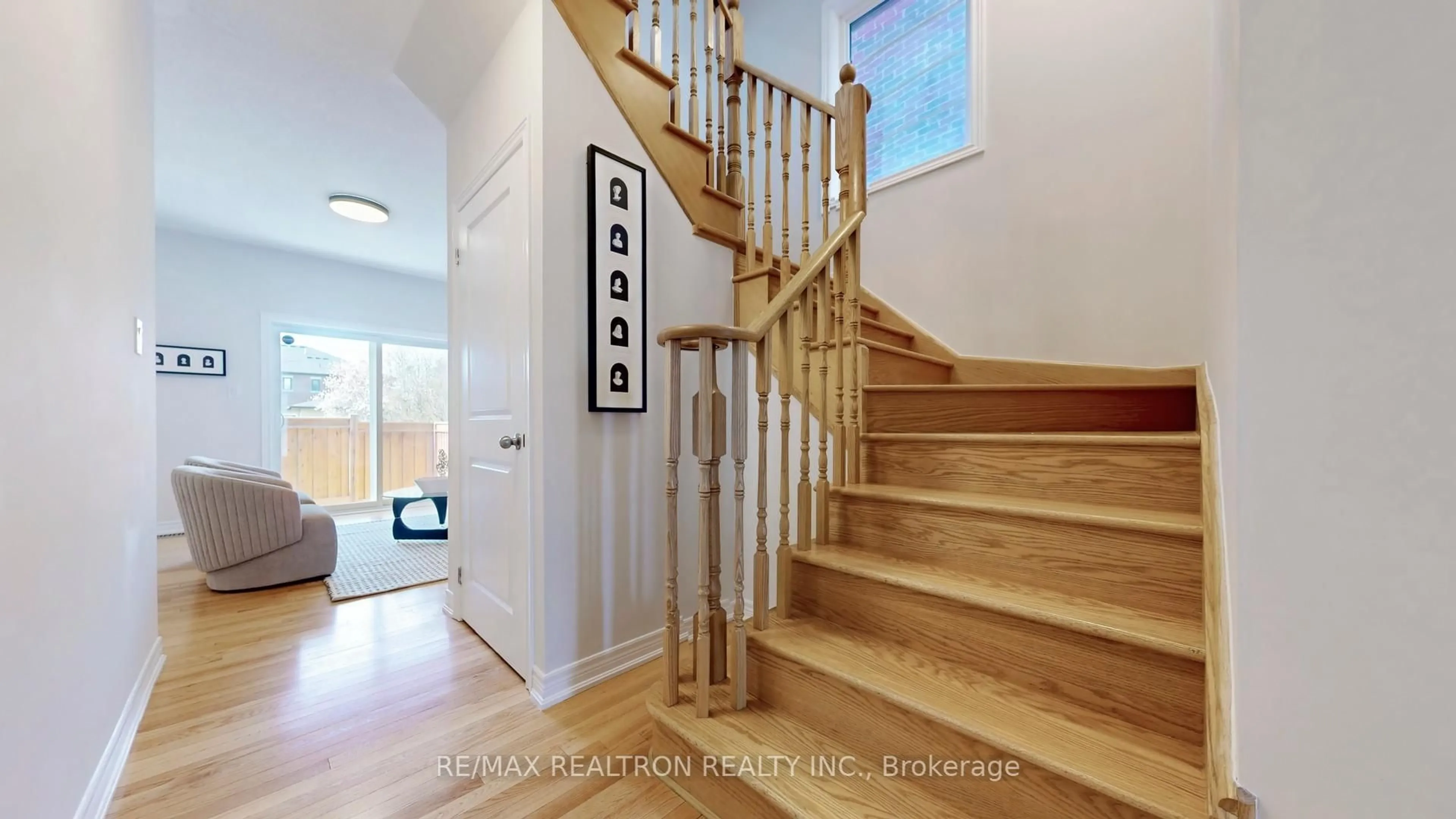 Stairs for 10 Globemaster Lane, Richmond Hill Ontario L4E 1H3