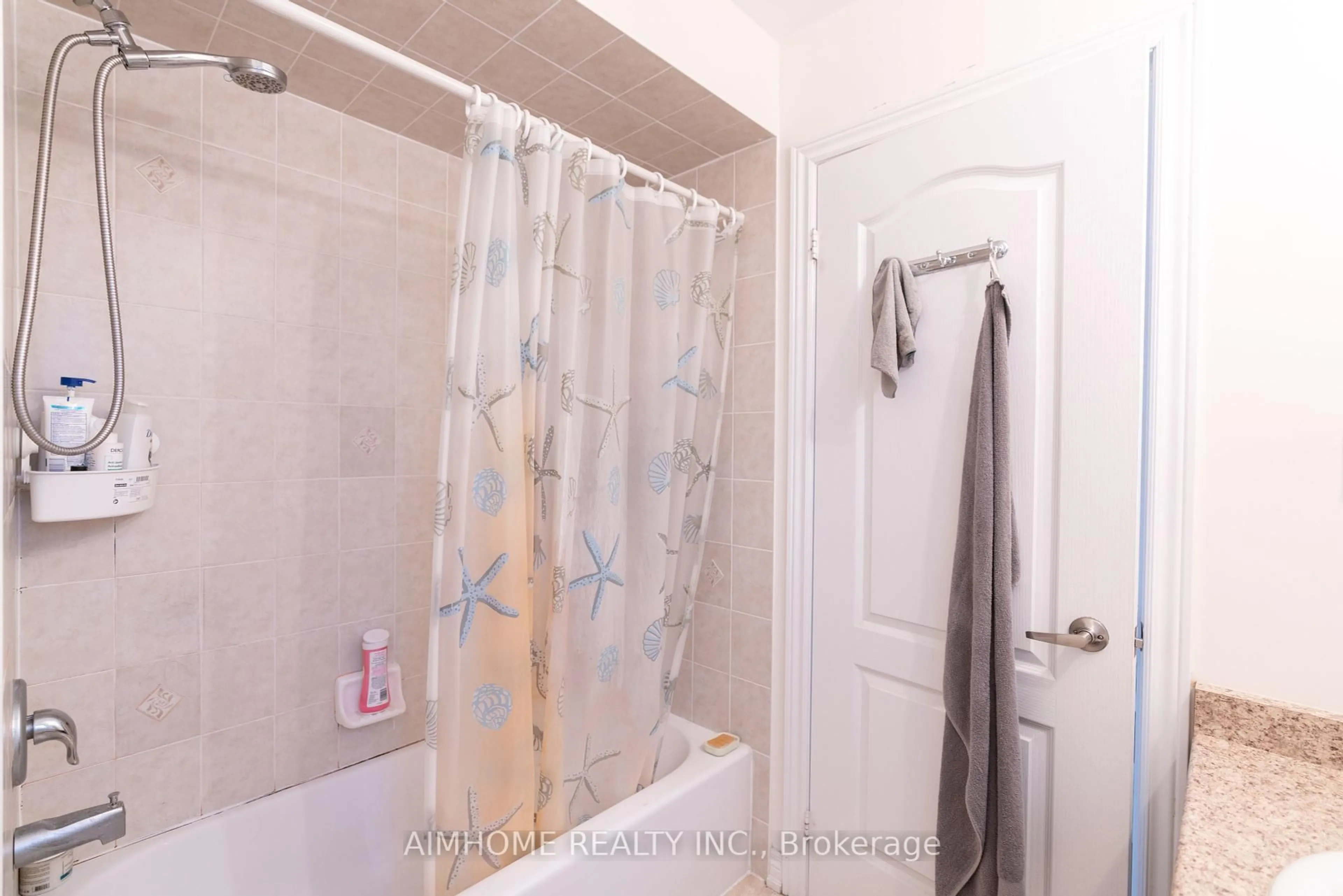 Standard bathroom, unknown for 934 Castlemore Ave, Markham Ontario L6E 0N3