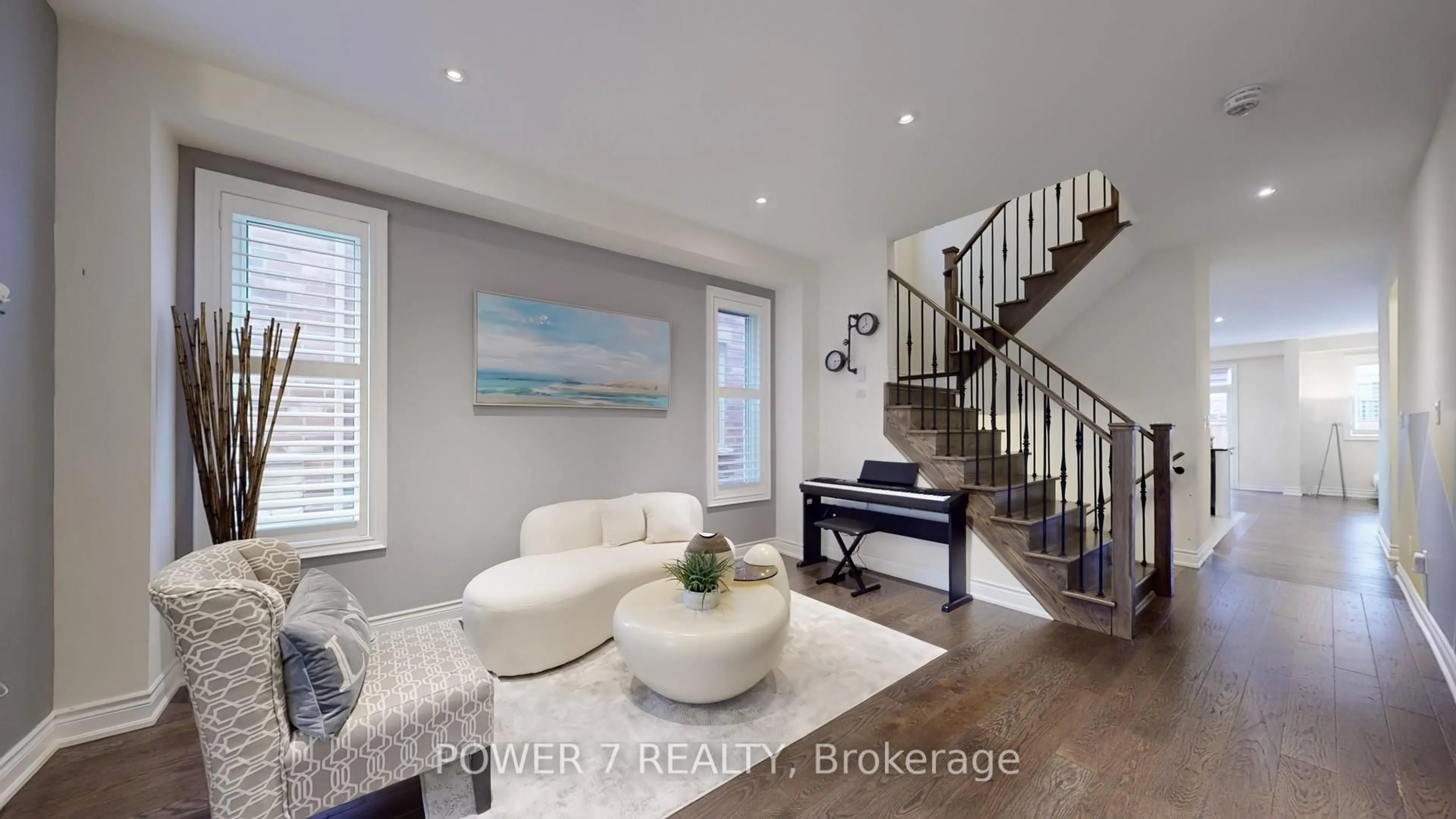 Indoor entryway for 316 Chouinard Way, Aurora Ontario L4G 1A6