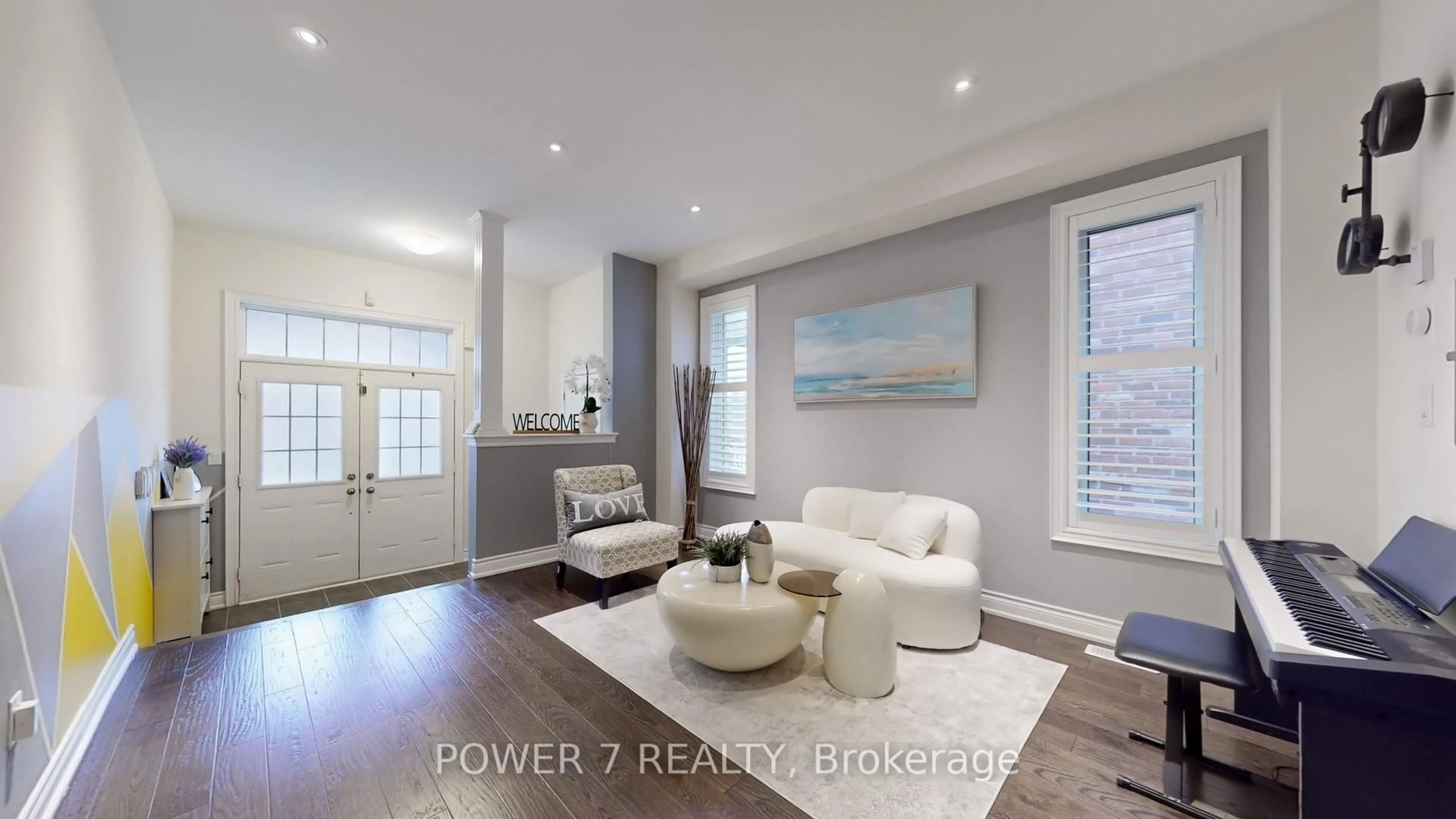 Living room with furniture, unknown for 316 Chouinard Way, Aurora Ontario L4G 1A6