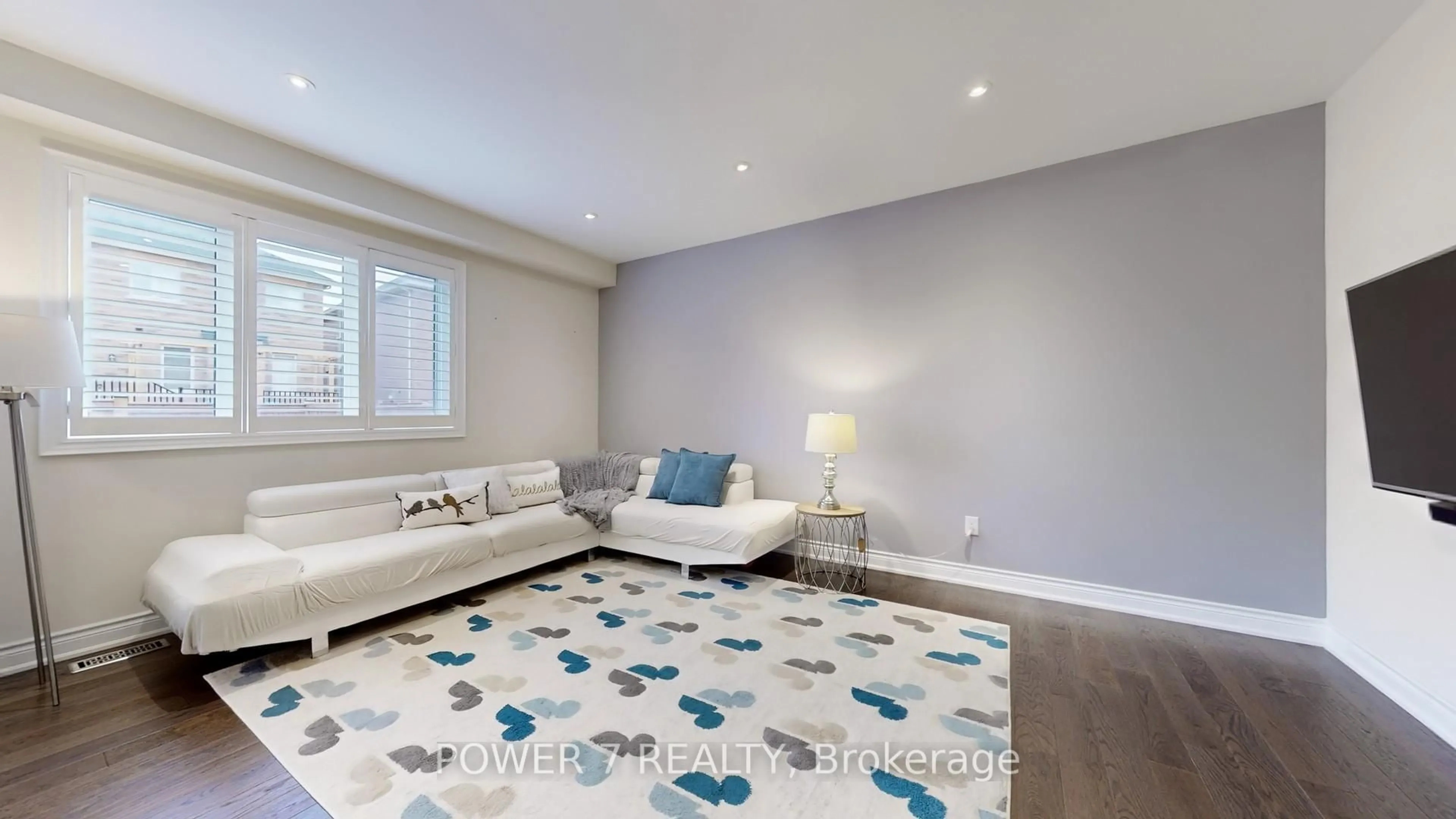 Living room with furniture, carpet floor for 316 Chouinard Way, Aurora Ontario L4G 1A6