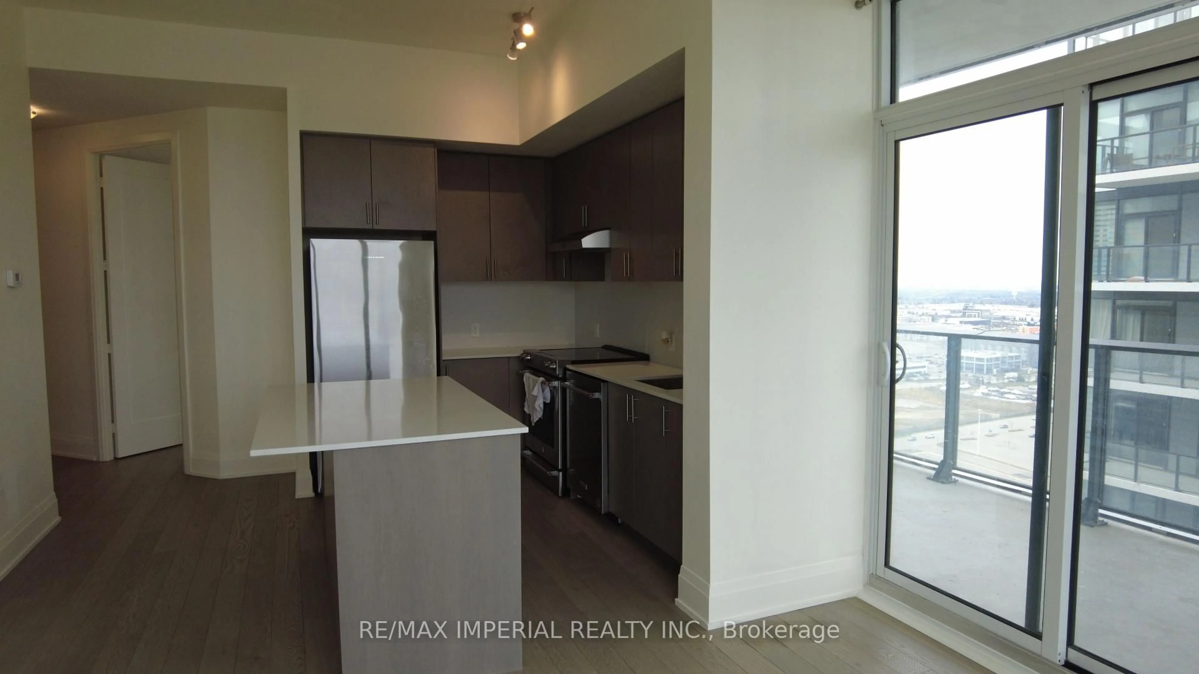 Standard kitchen, unknown for 9000 Jane St #PH106, Vaughan Ontario L4K 0M6