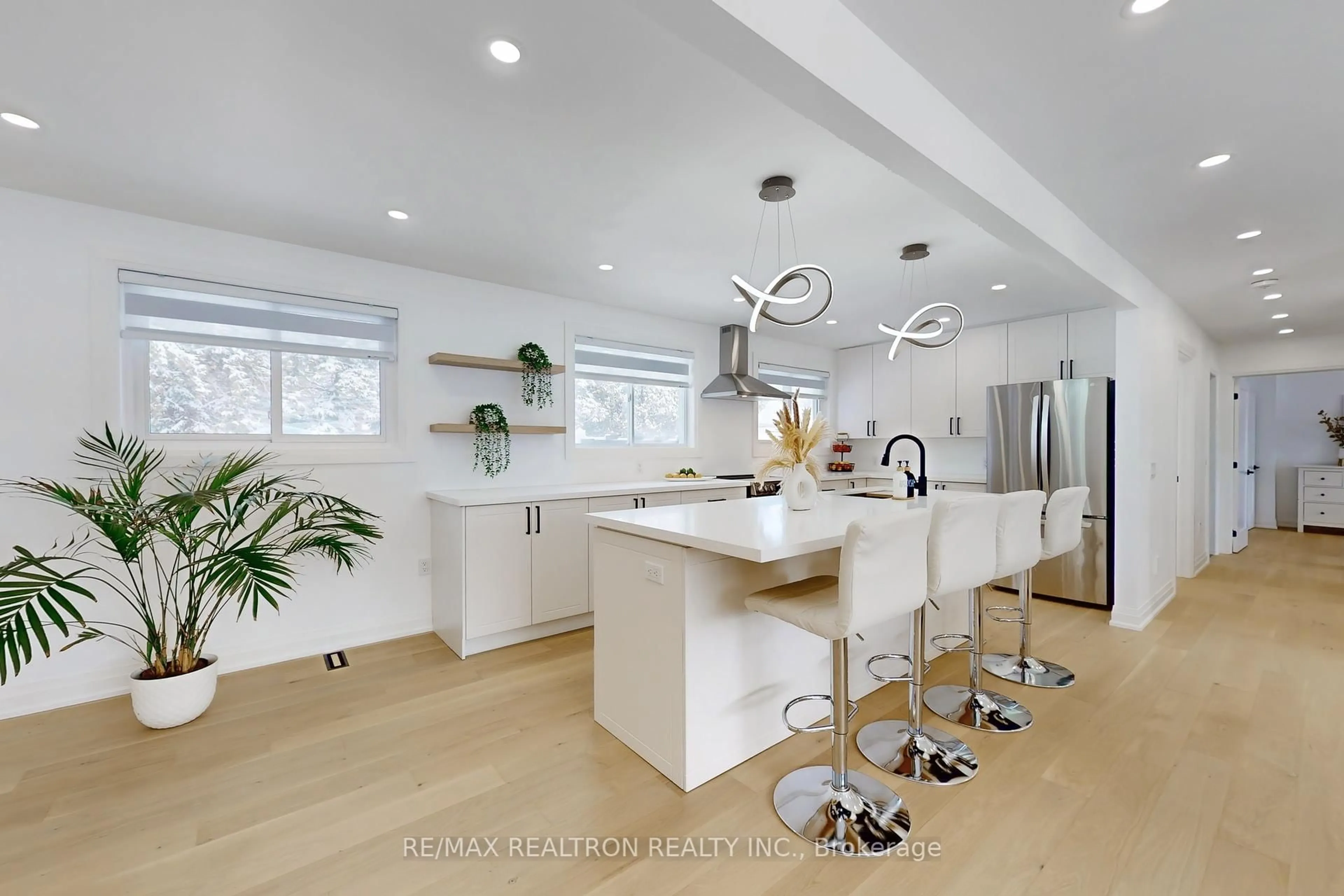 Open concept kitchen, unknown for 16 Tracey Dr, New Tecumseth Ontario L9R 1M2