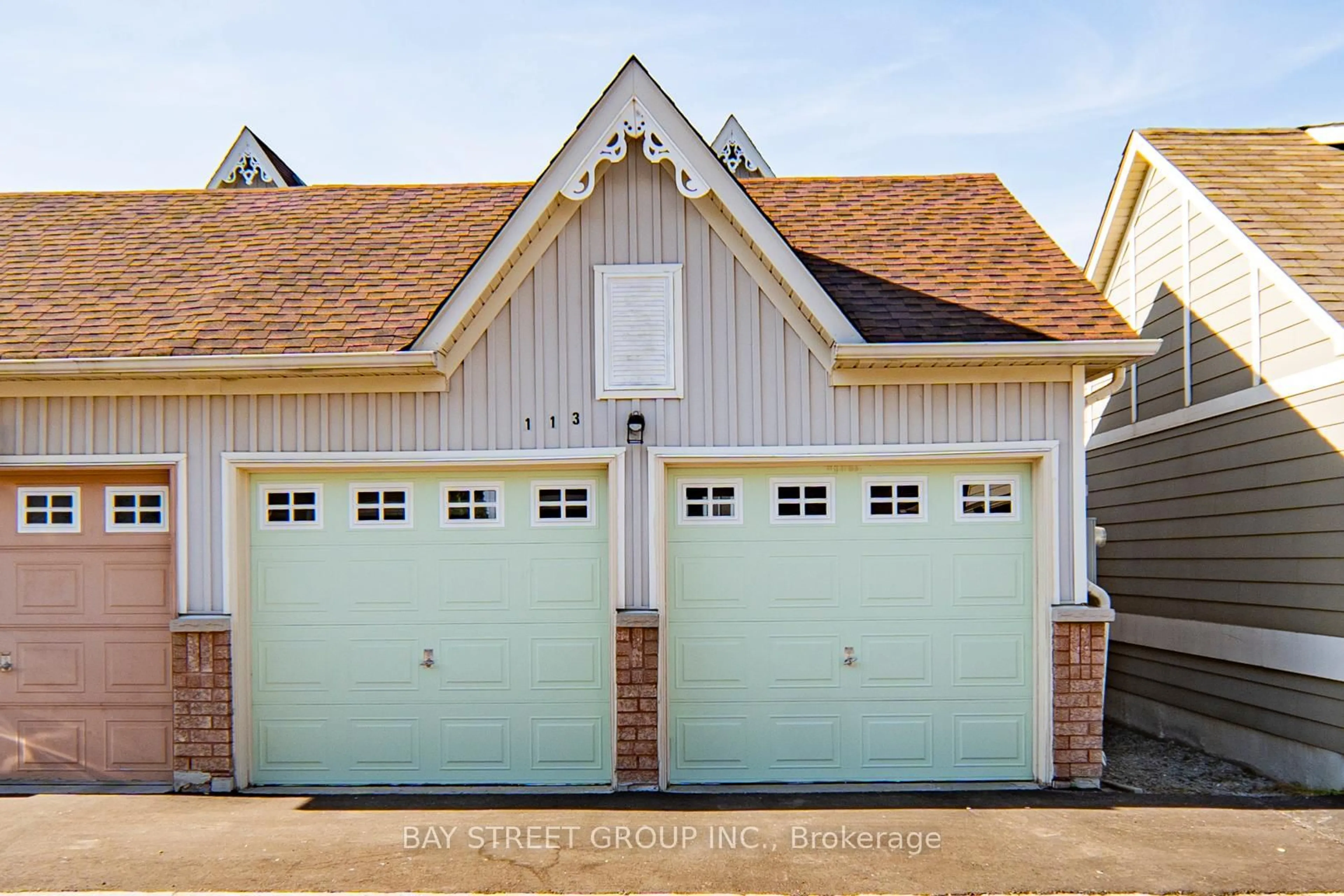 Indoor garage for 113 Yale Lane, Markham Ontario L6B 1G5