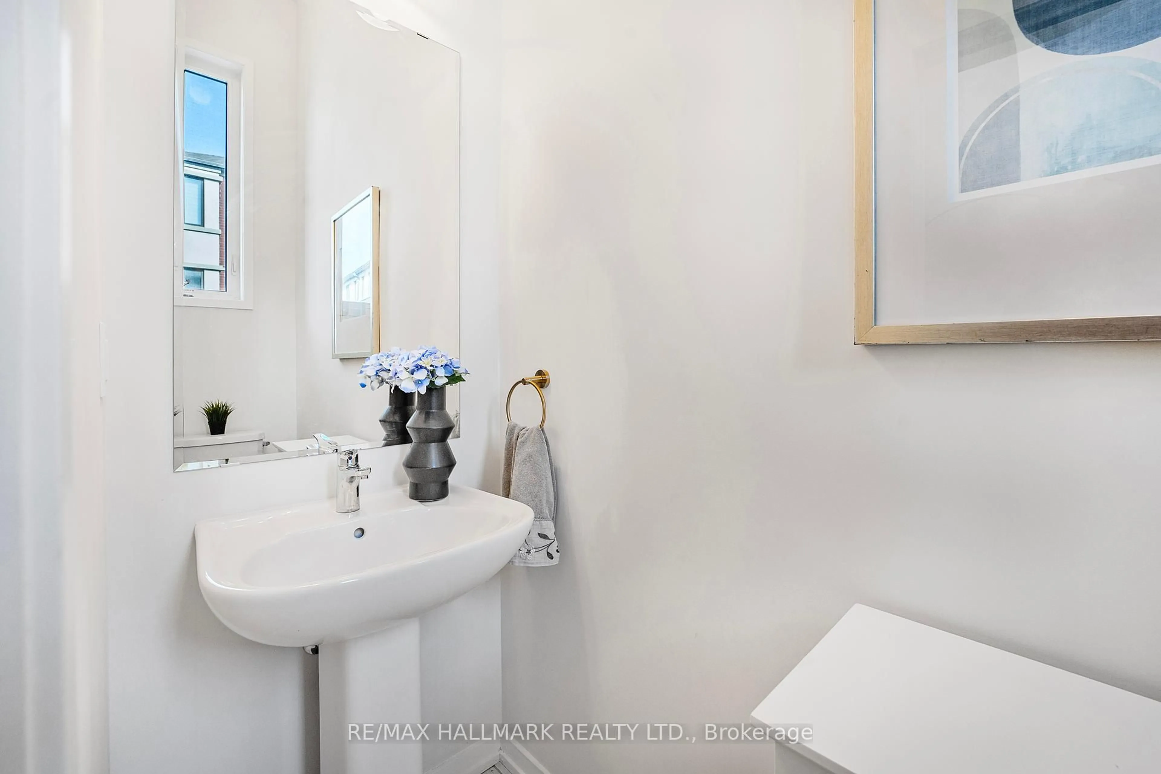 Standard bathroom, ceramic/tile floor for 29 Rattenbury Rd, Vaughan Ontario L6A 5C5