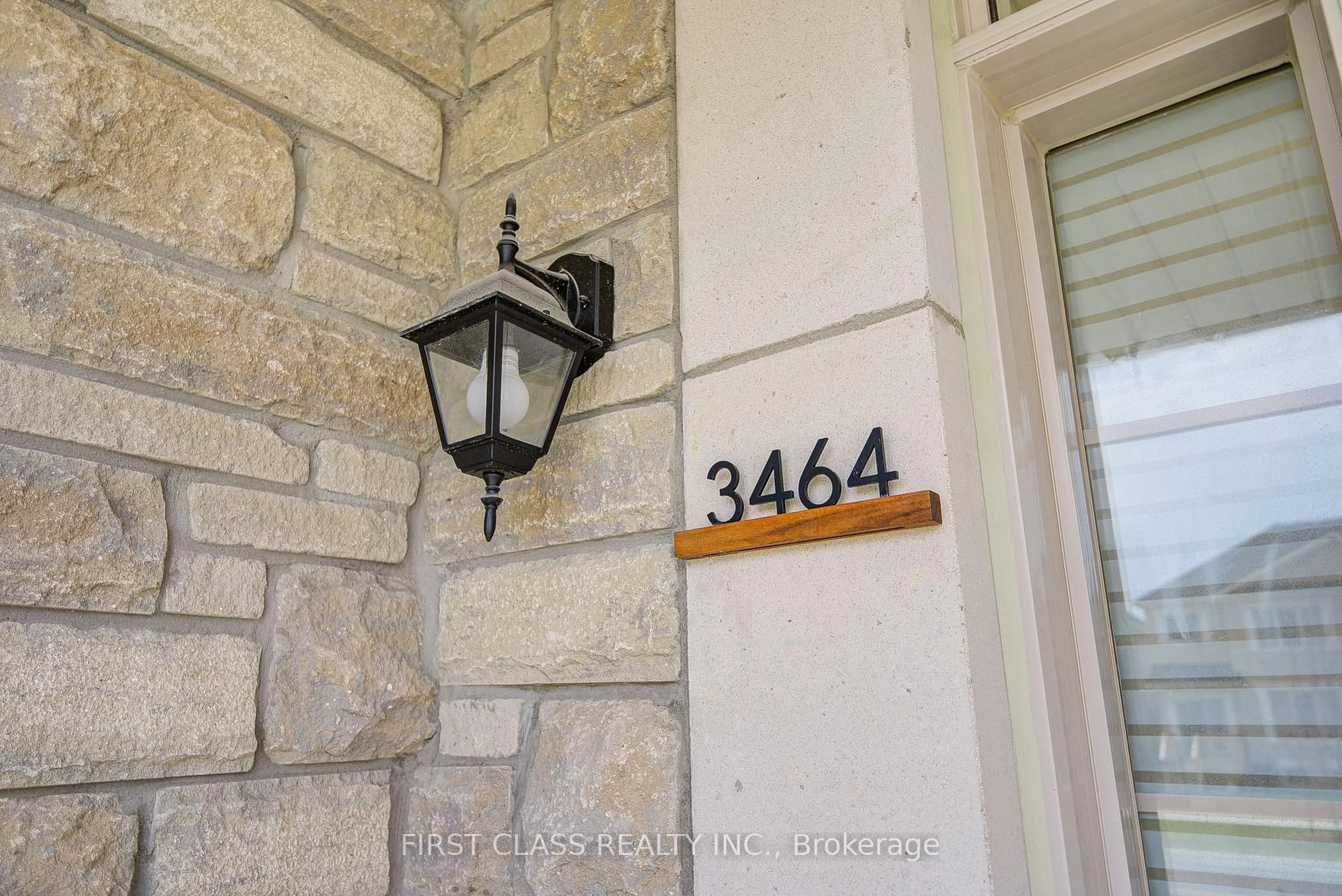 Indoor entryway for 3464 Denison St, Markham Ontario L3S 0E9