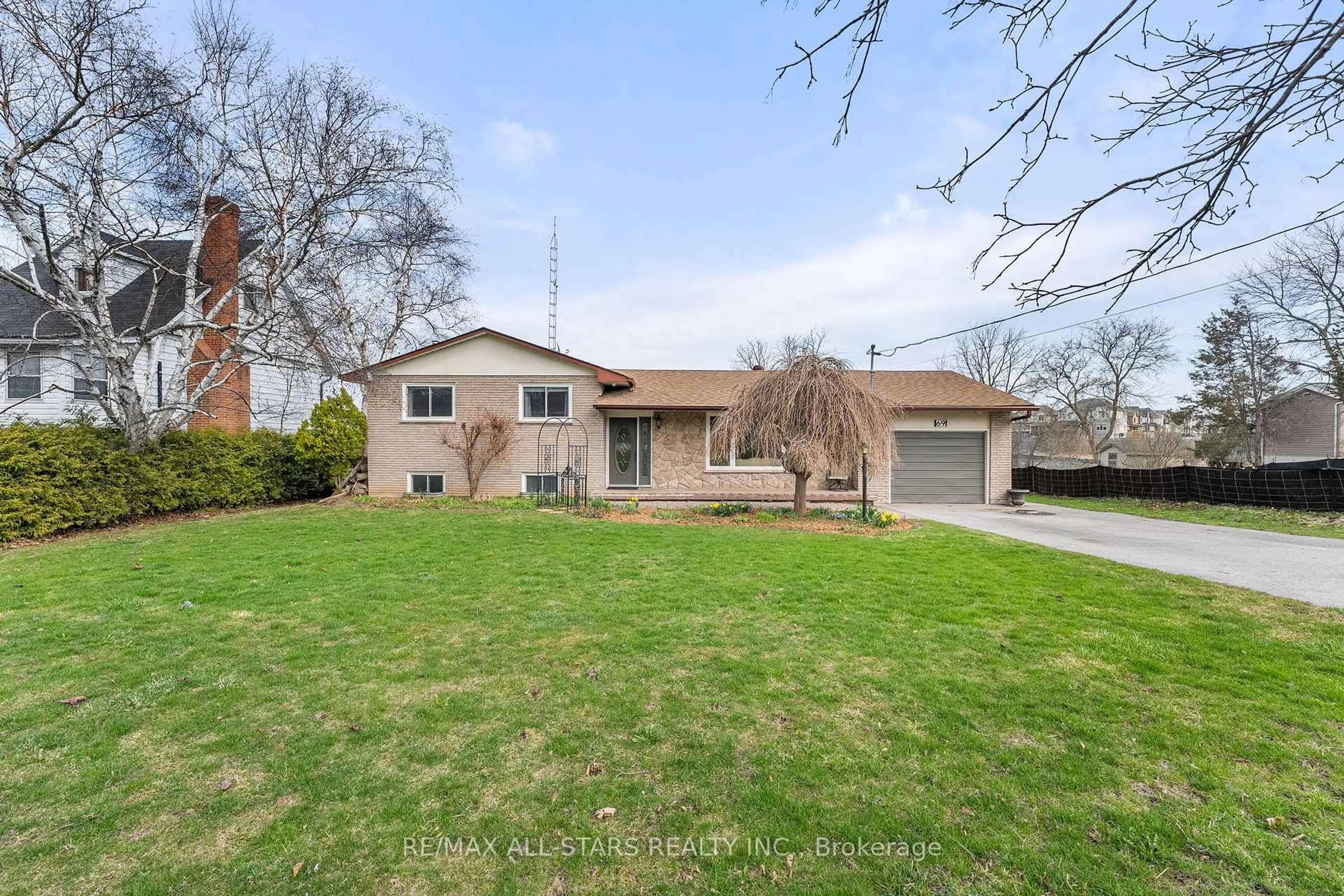 Home with brick exterior material, street for 69 The Queensway Ave, Georgina Ontario L4P 0R4