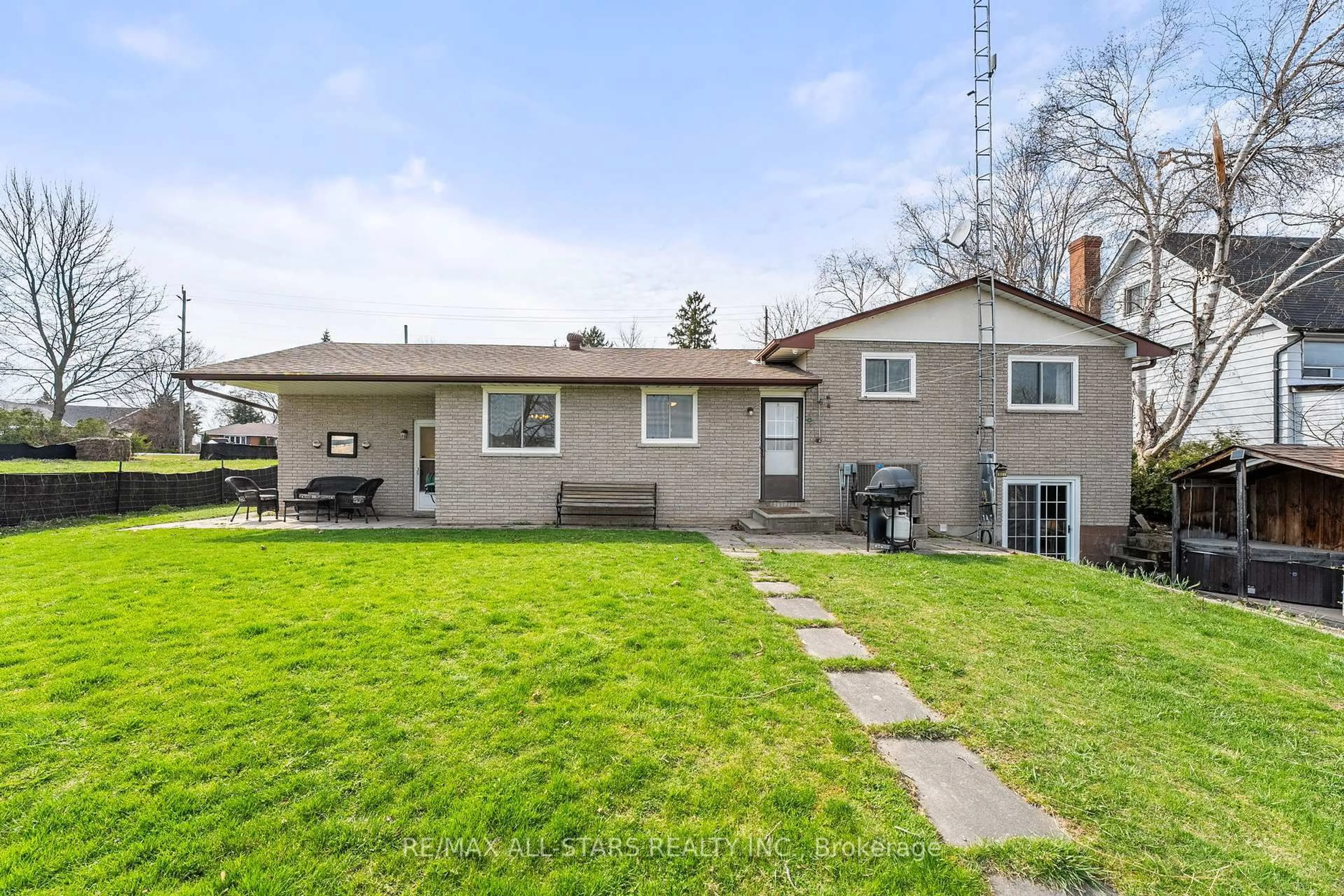 Unknown for 69 The Queensway Ave, Georgina Ontario L4P 0R4