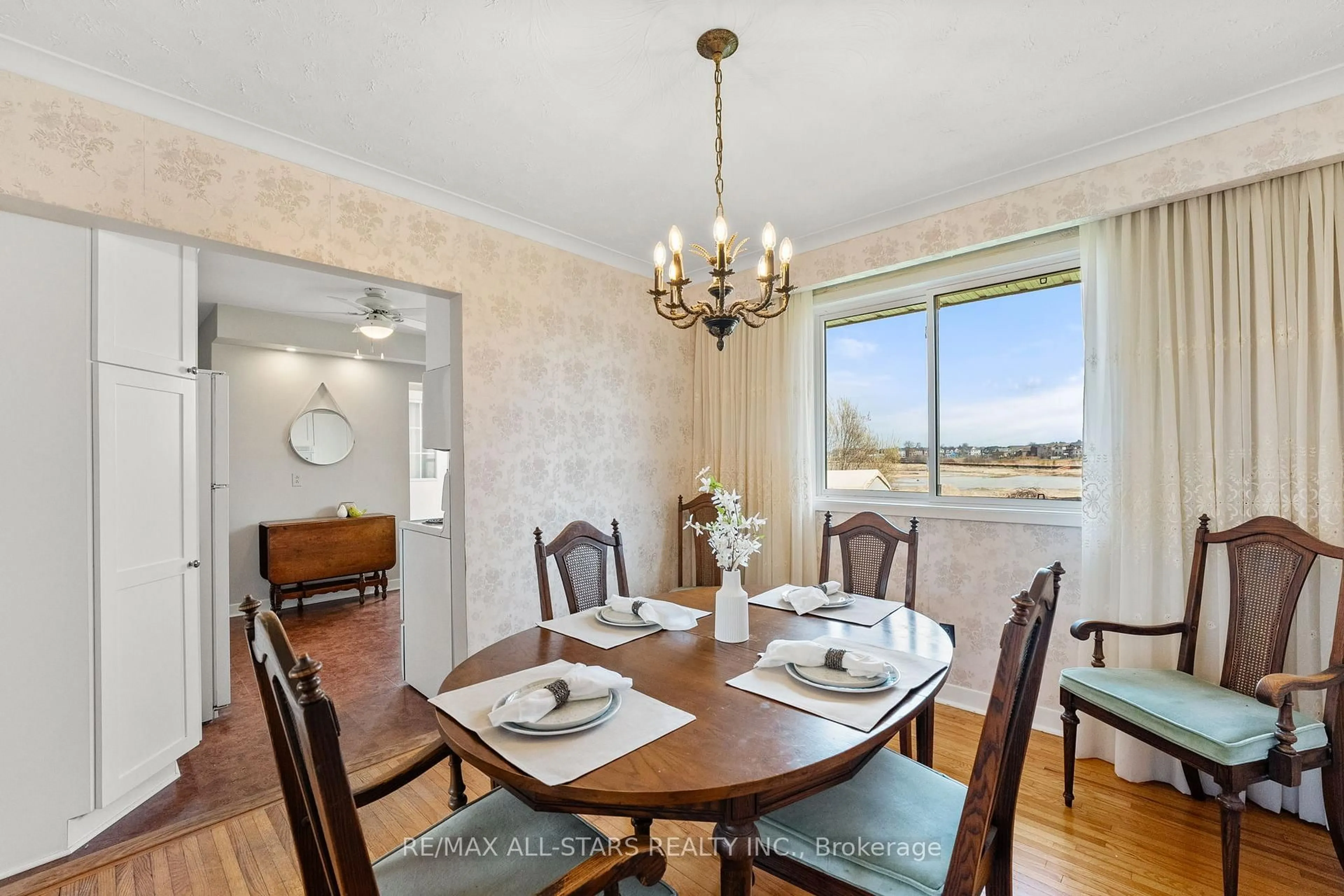 Dining room, wood/laminate floor for 69 The Queensway Ave, Georgina Ontario L4P 0R4