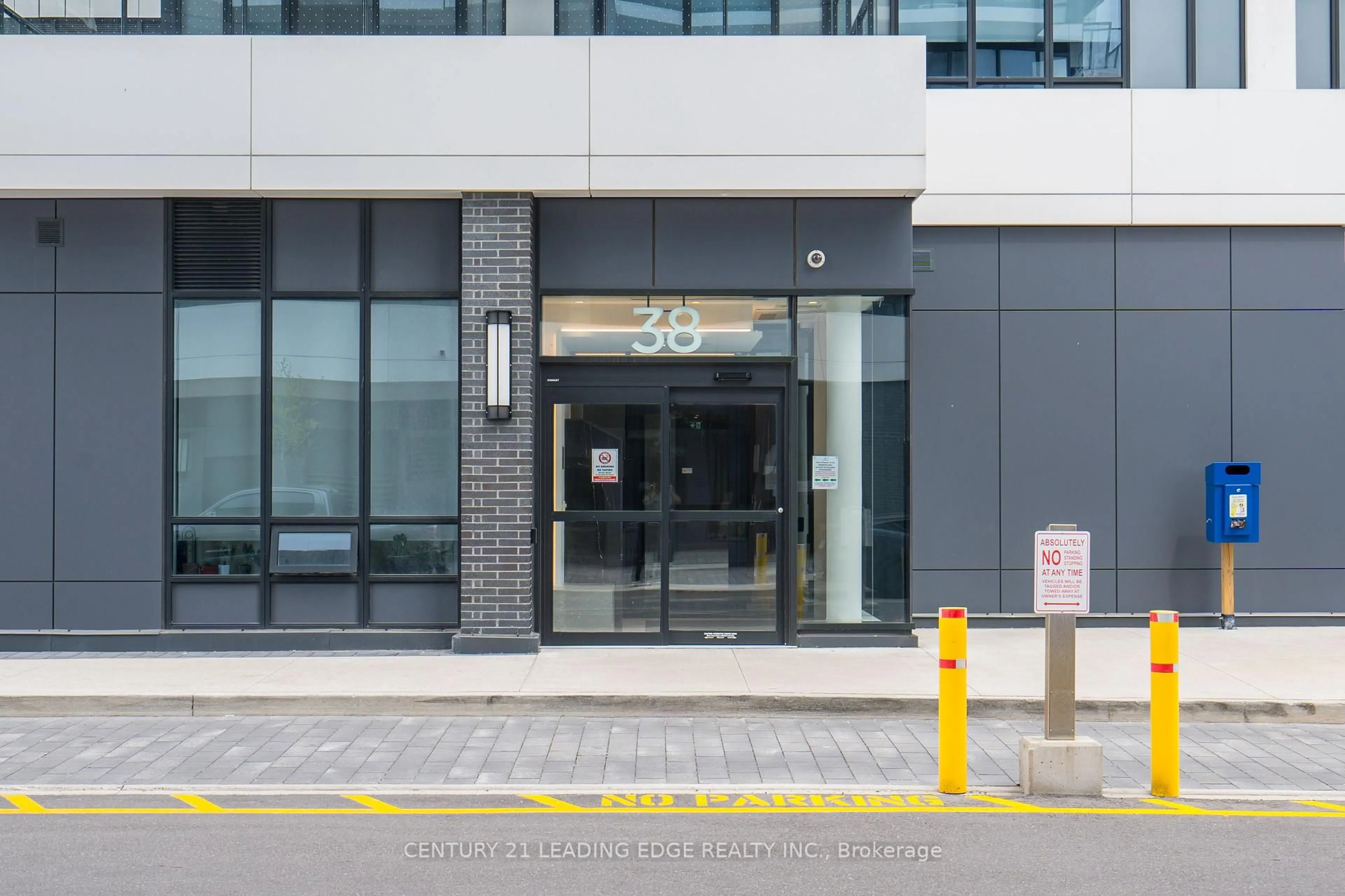 Indoor foyer for 38 Water Walk Dr #1029, Markham Ontario L3R 6M8