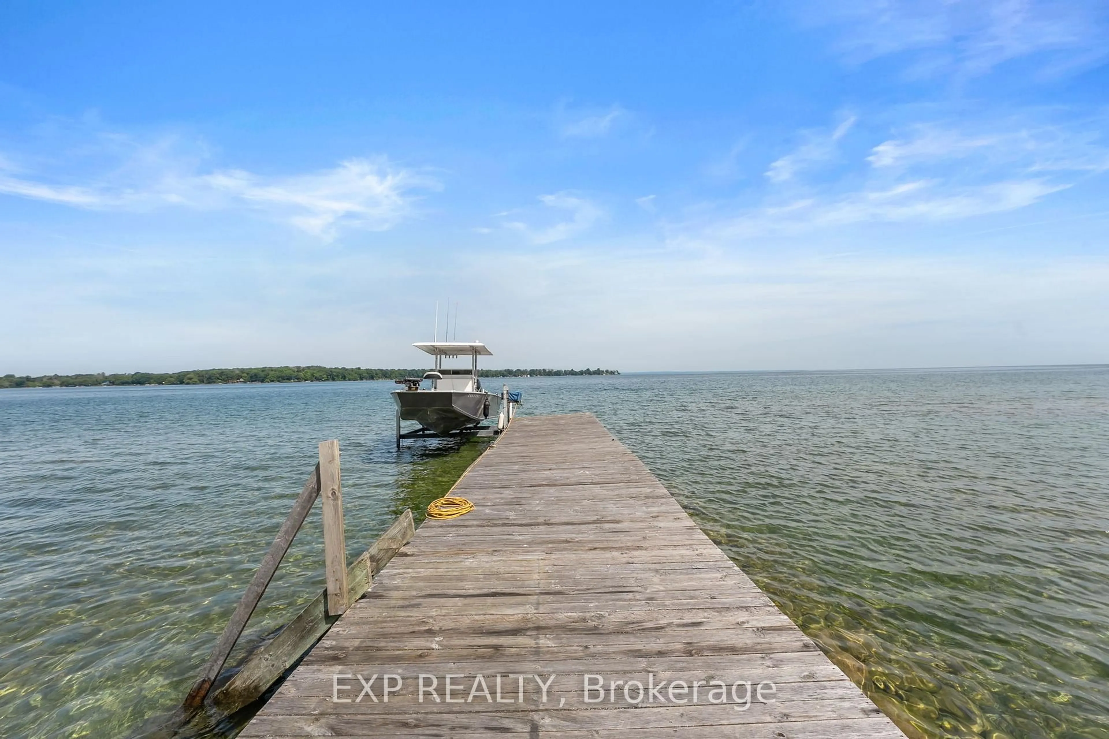 Blurry image for 21 Lake Dr, Georgina Ontario L4P 3E9