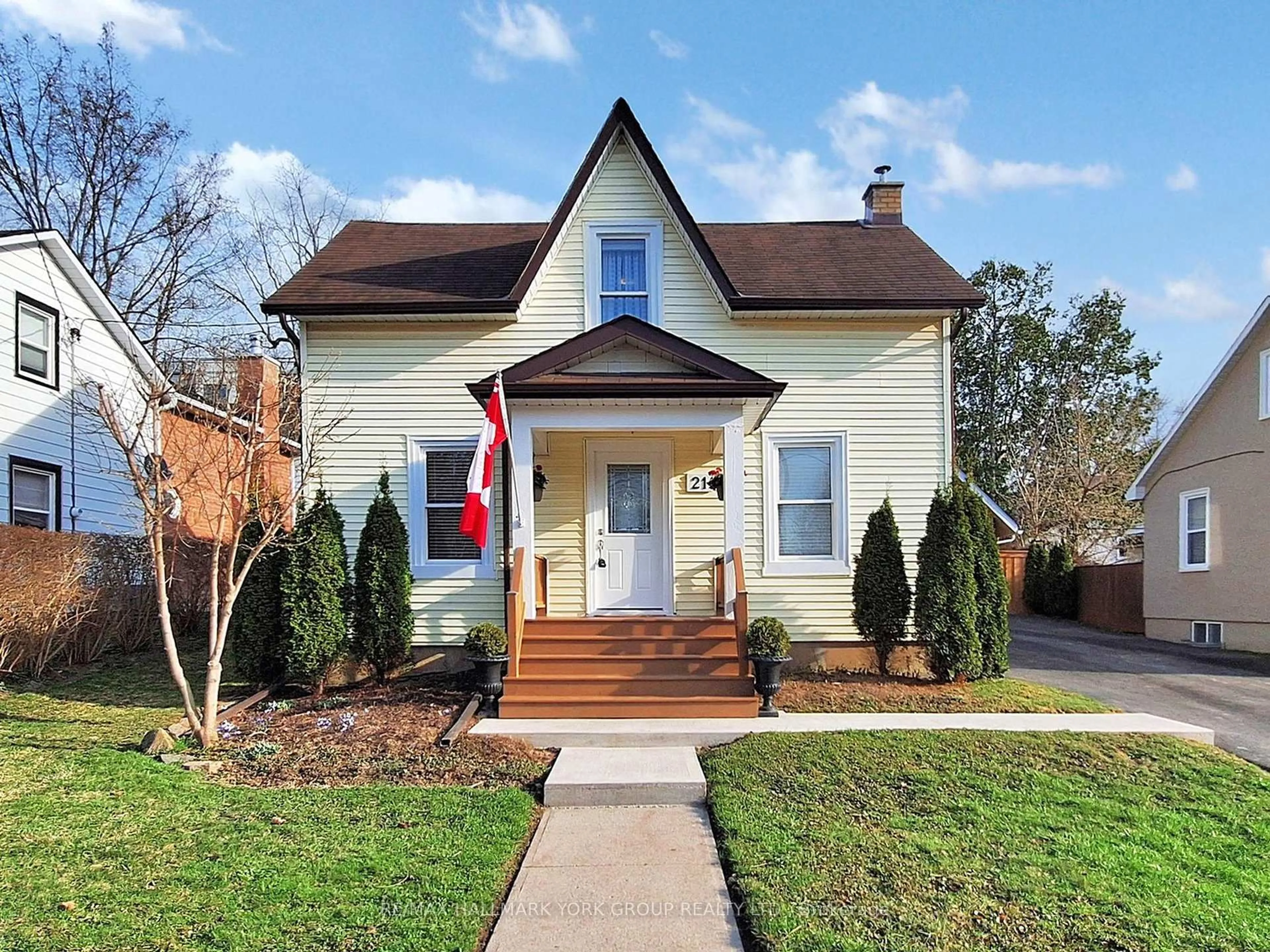 Home with brick exterior material, street for 21 Irwin Ave, Aurora Ontario L4G 3G1