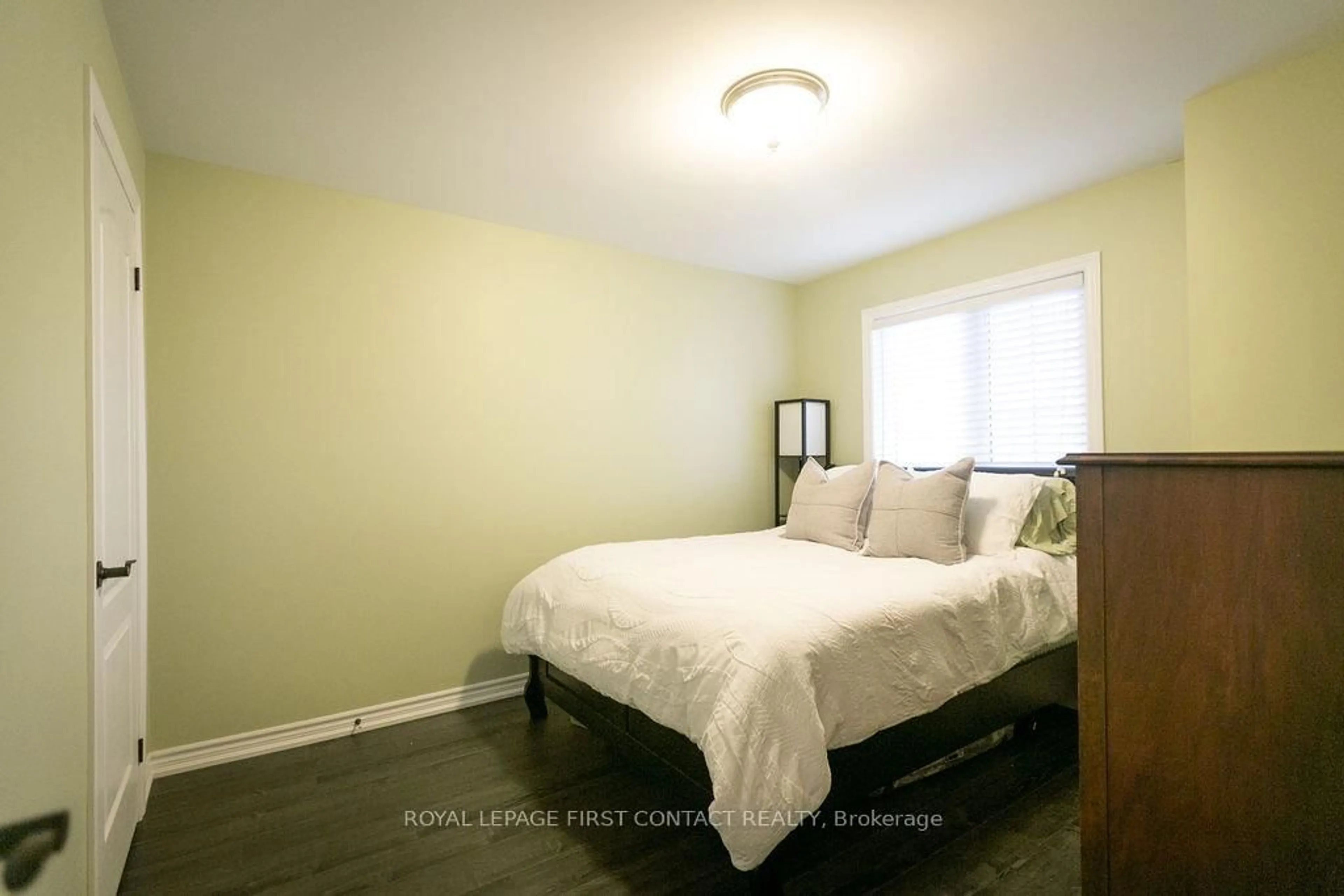 Bedroom with bed, unknown for 84 STONEMOUNT Cres, Essa Ontario L3W 0E6