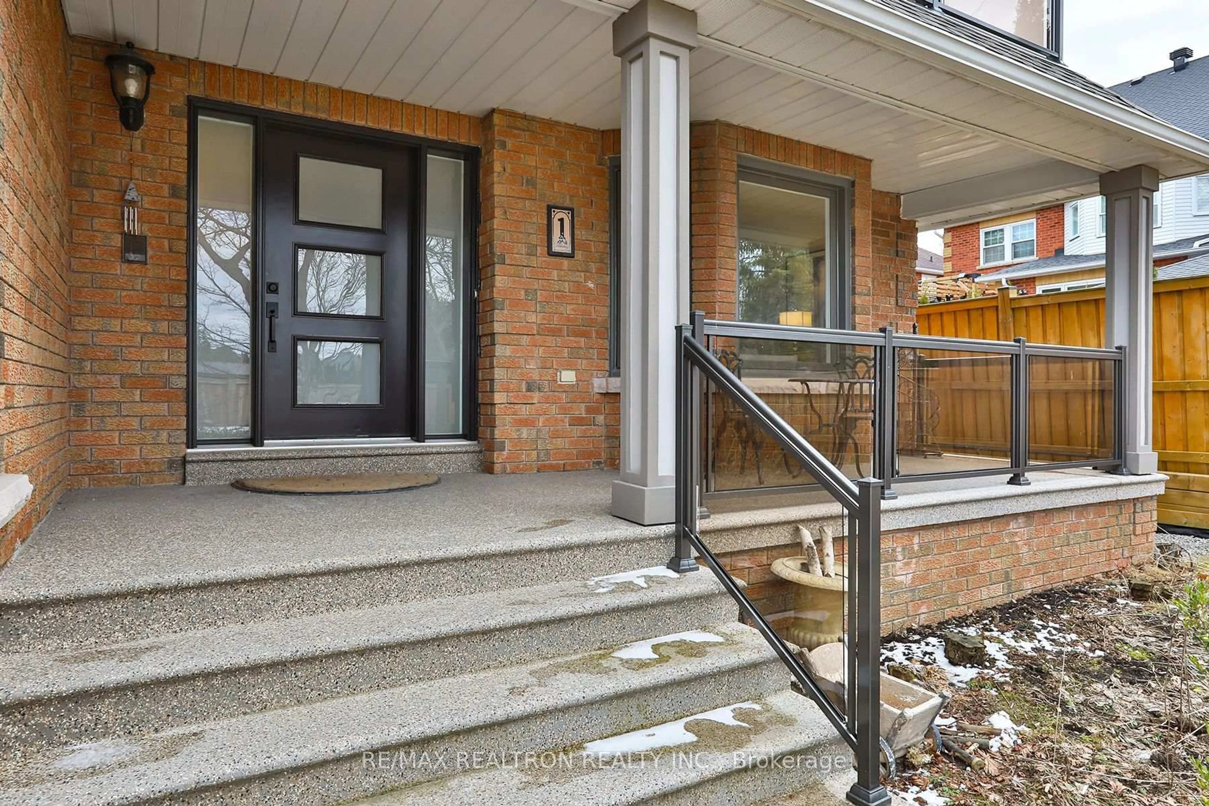 Unknown for 1 Bombay Crt, Richmond Hill Ontario L4E 3L4