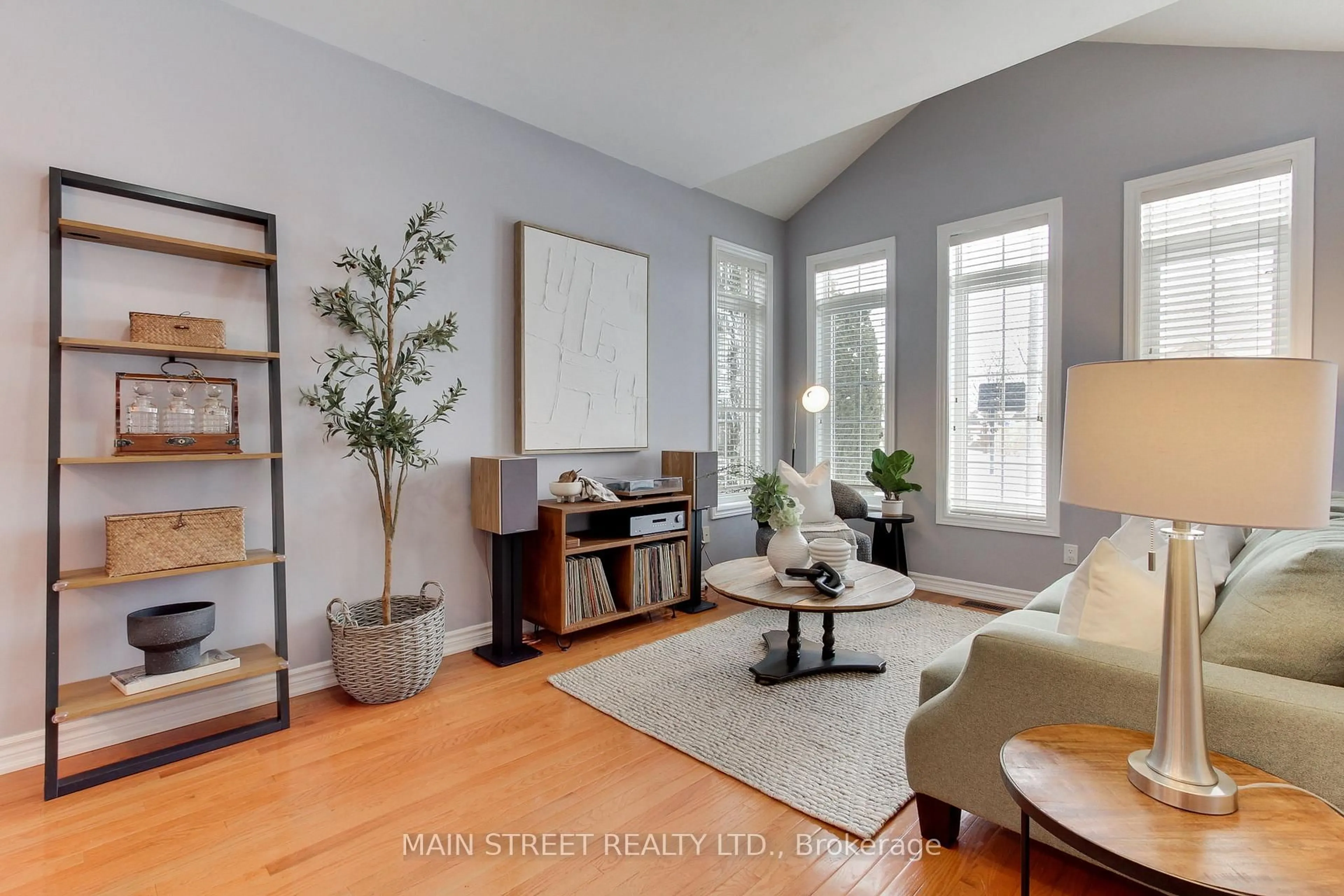 Living room with furniture, unknown for 27 Meadow's End Cres, Uxbridge Ontario L9P 0A5