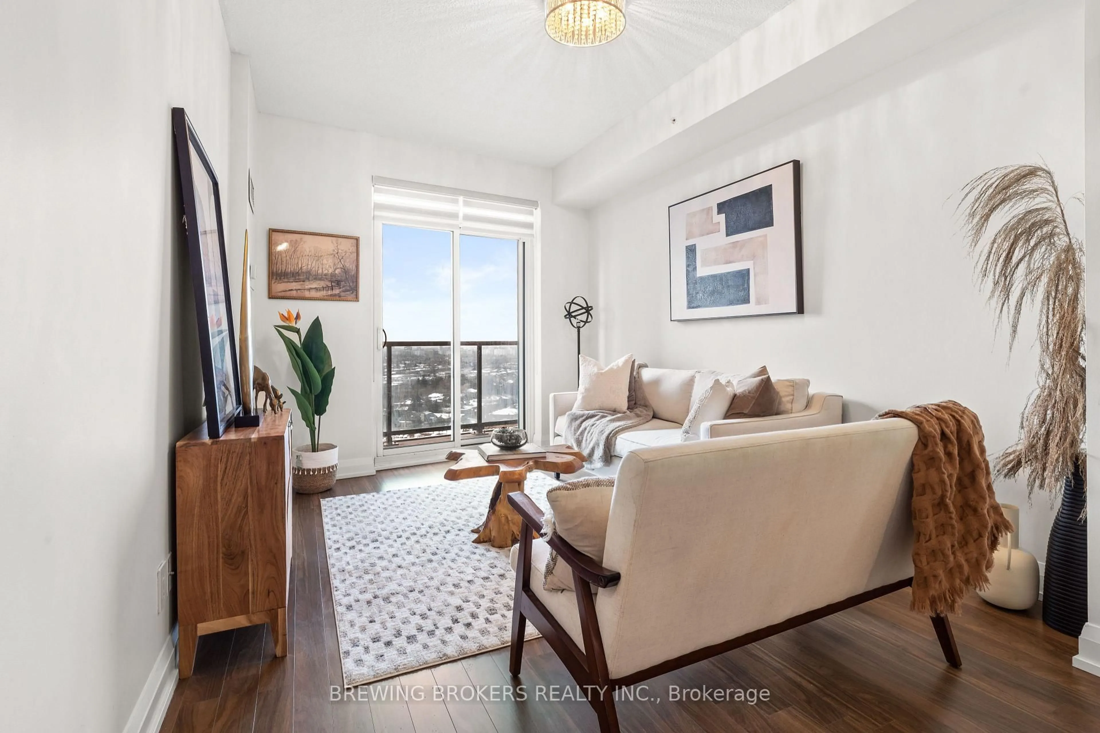 Living room with furniture, wood/laminate floor for 7171 Yonge St #1812, Markham Ontario L3T 0C5