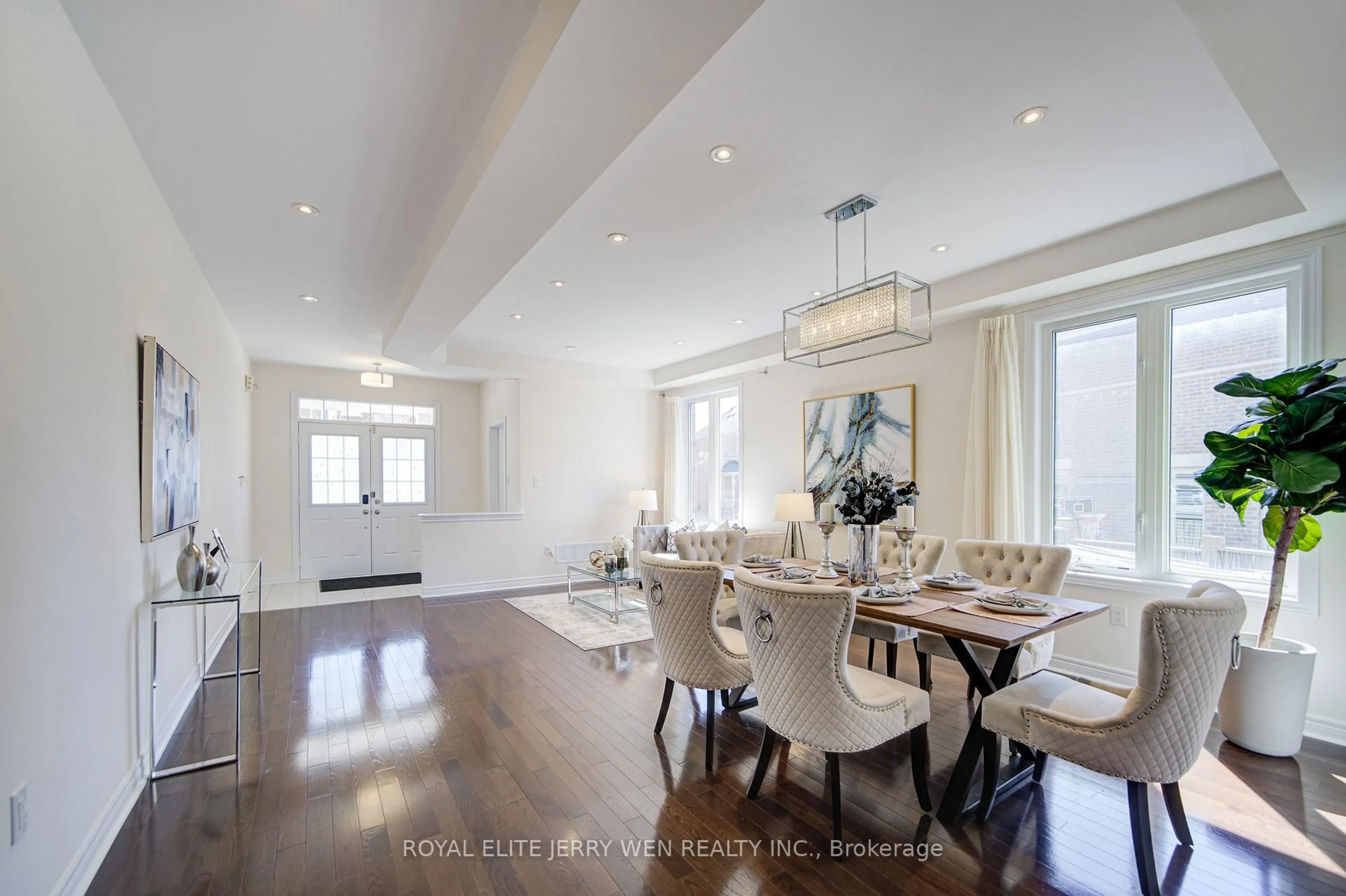Dining room, unknown for 12 Rothwell St, Aurora Ontario L4G 0V6