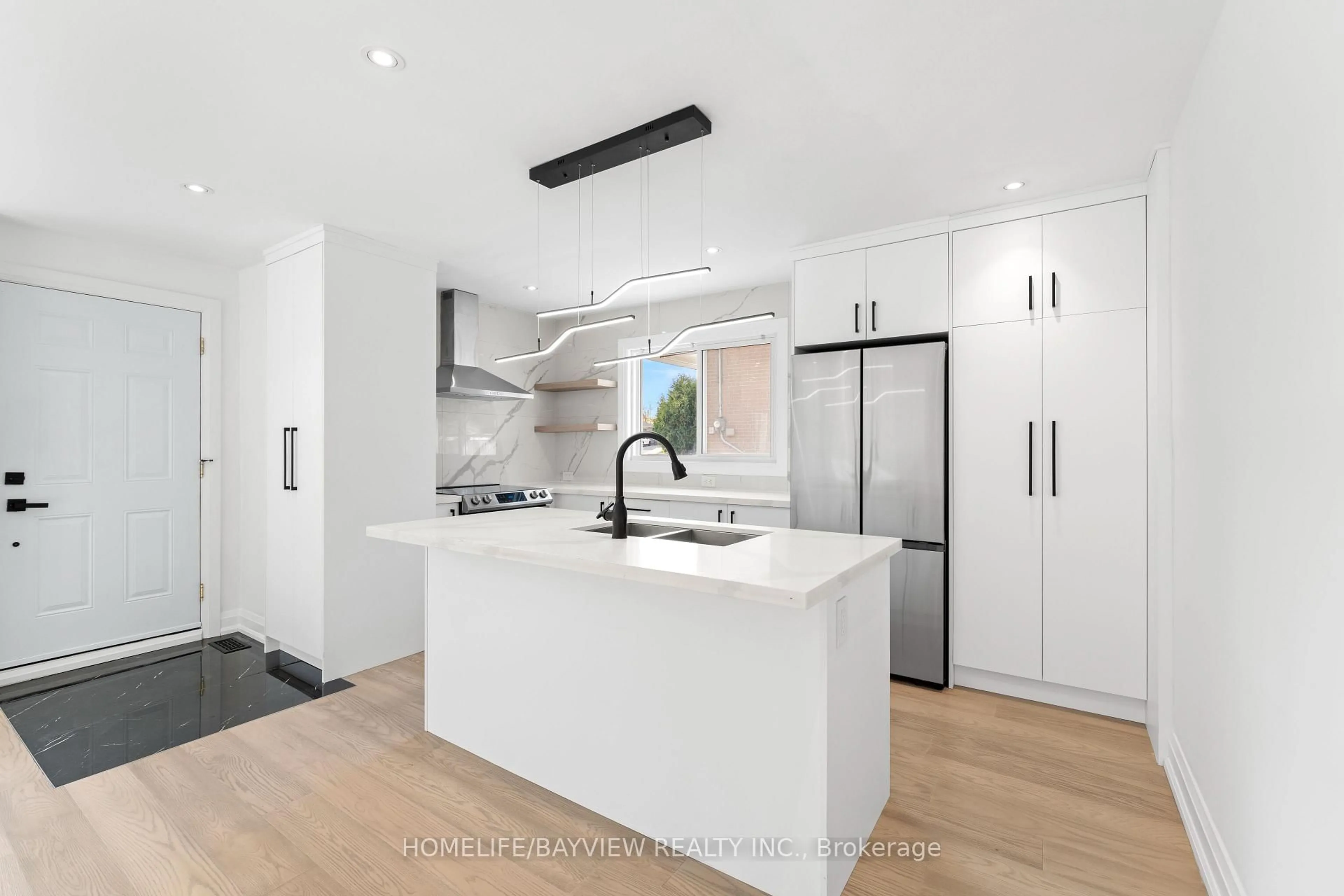 Contemporary kitchen, unknown for 101 Sheldon Ave, Newmarket Ontario L3Y 2V6
