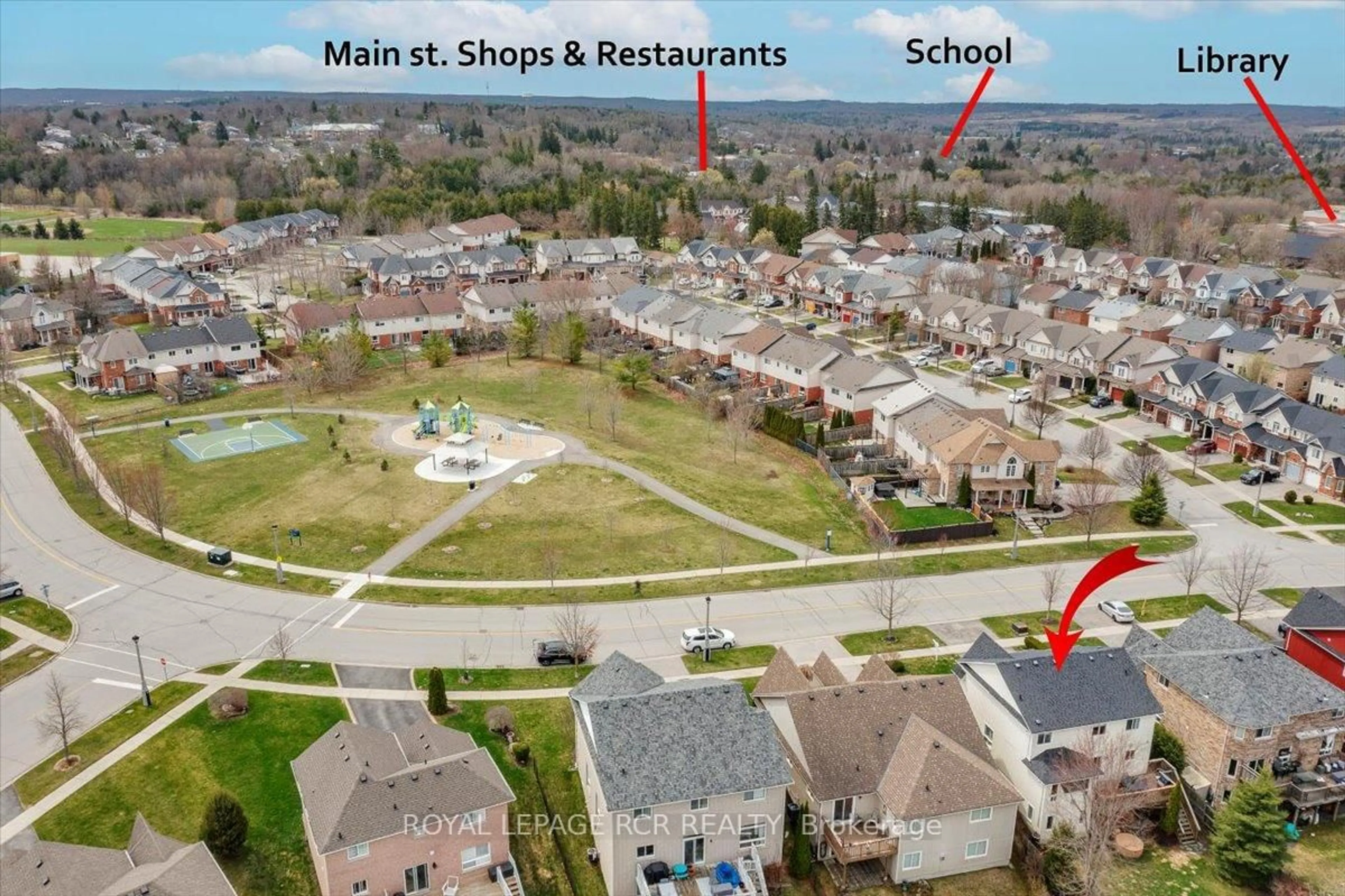 A pic from outside/outdoor area/front of a property/back of a property/a pic from drone, street for 340 King St, East Gwillimbury Ontario L0G 1M0