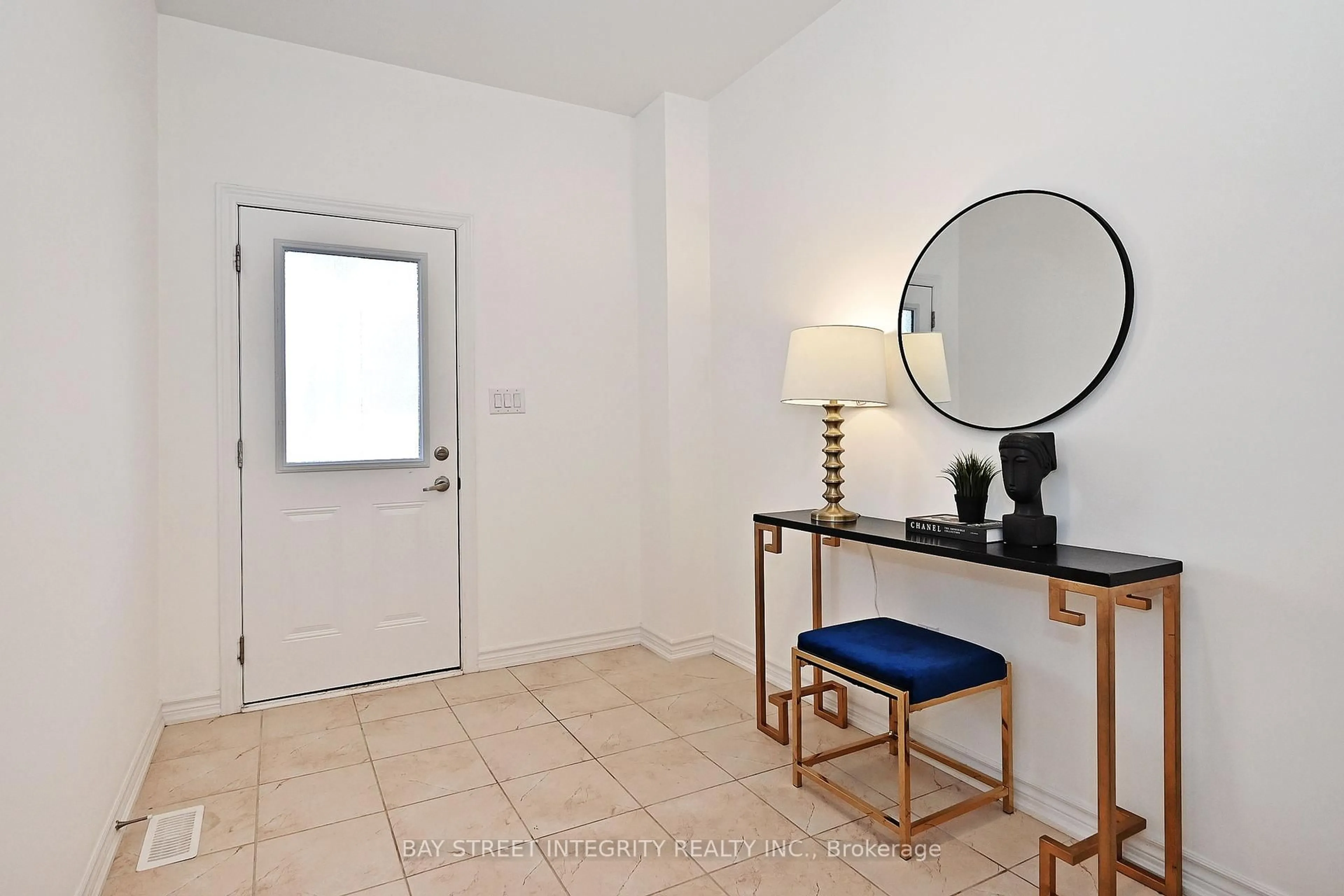 Indoor entryway for 73 Imperial College Lane, Markham Ontario L6E 0V6