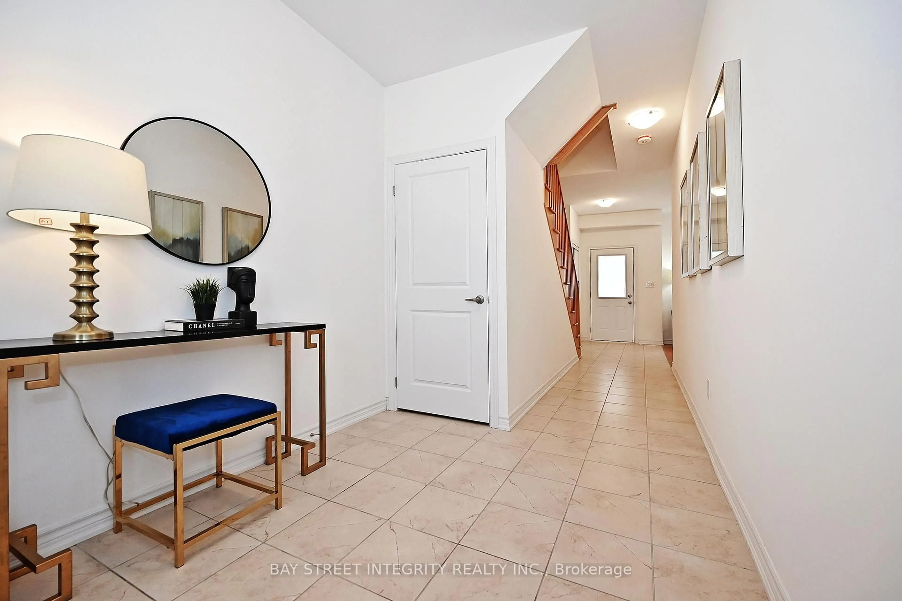 Indoor entryway for 73 Imperial College Lane, Markham Ontario L6E 0V6