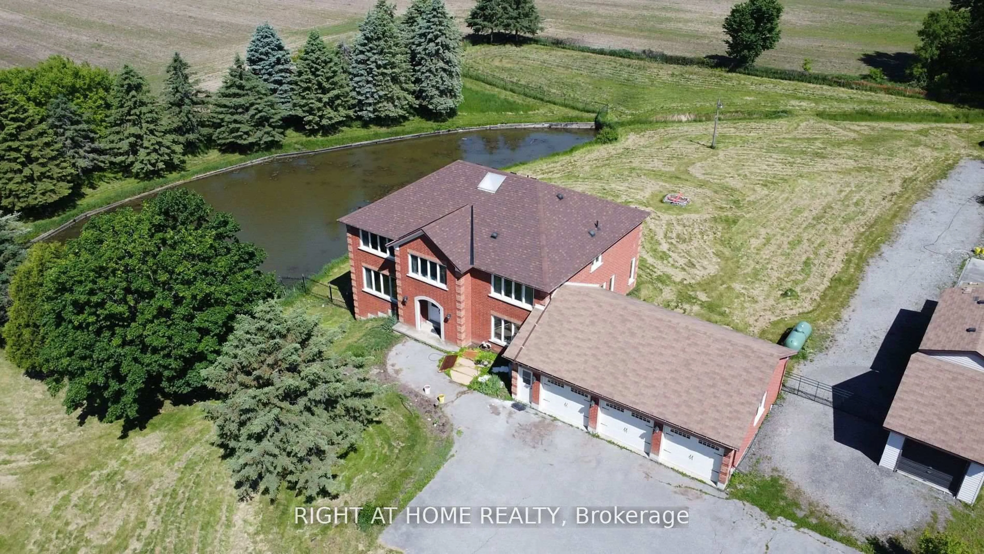 A pic from outside/outdoor area/front of a property/back of a property/a pic from drone, water/lake/river/ocean view for 1008 Mount Albert Rd, East Gwillimbury Ontario L0G 1V0