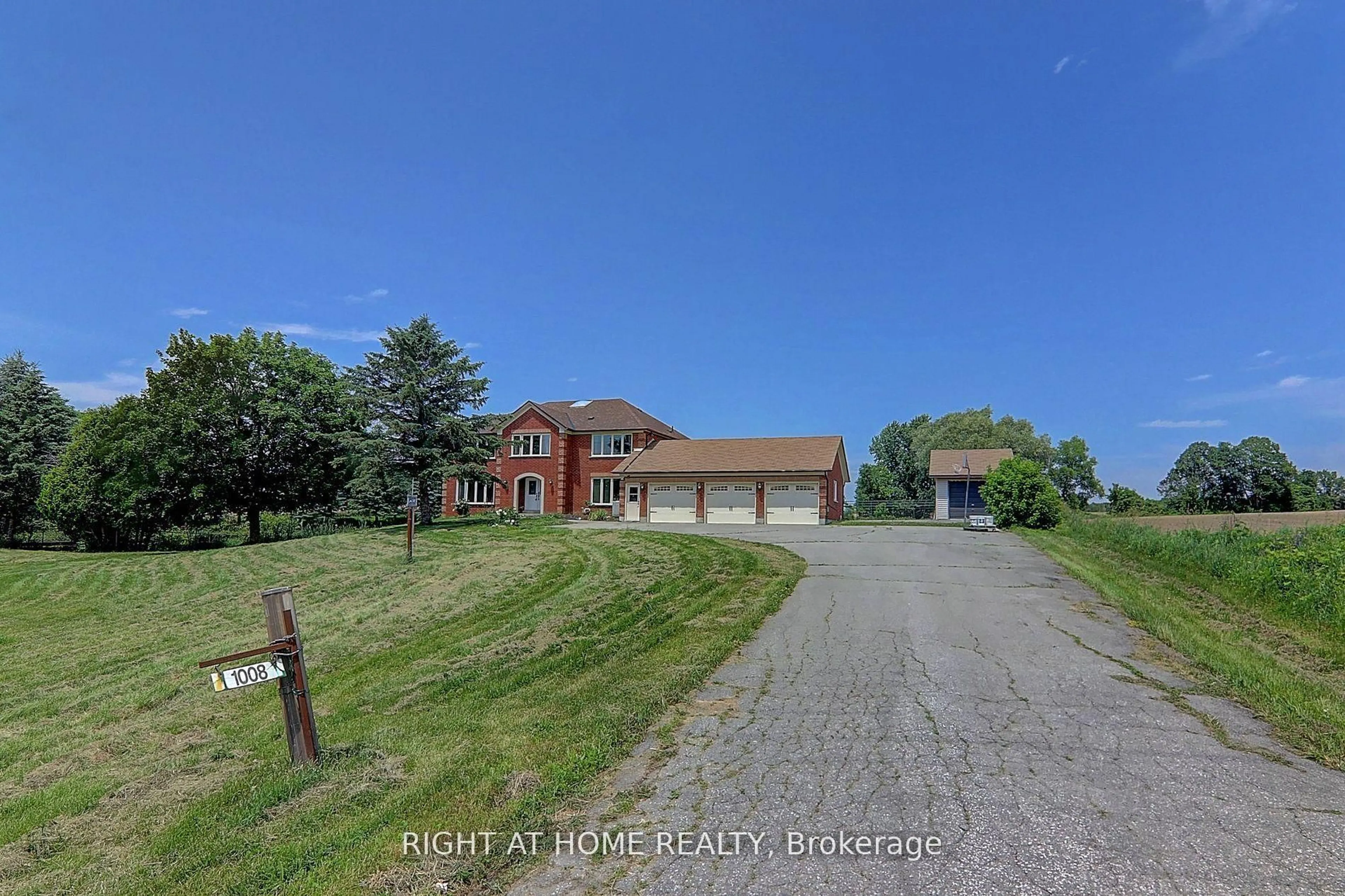 A pic from outside/outdoor area/front of a property/back of a property/a pic from drone, street for 1008 Mount Albert Rd, East Gwillimbury Ontario L0G 1V0