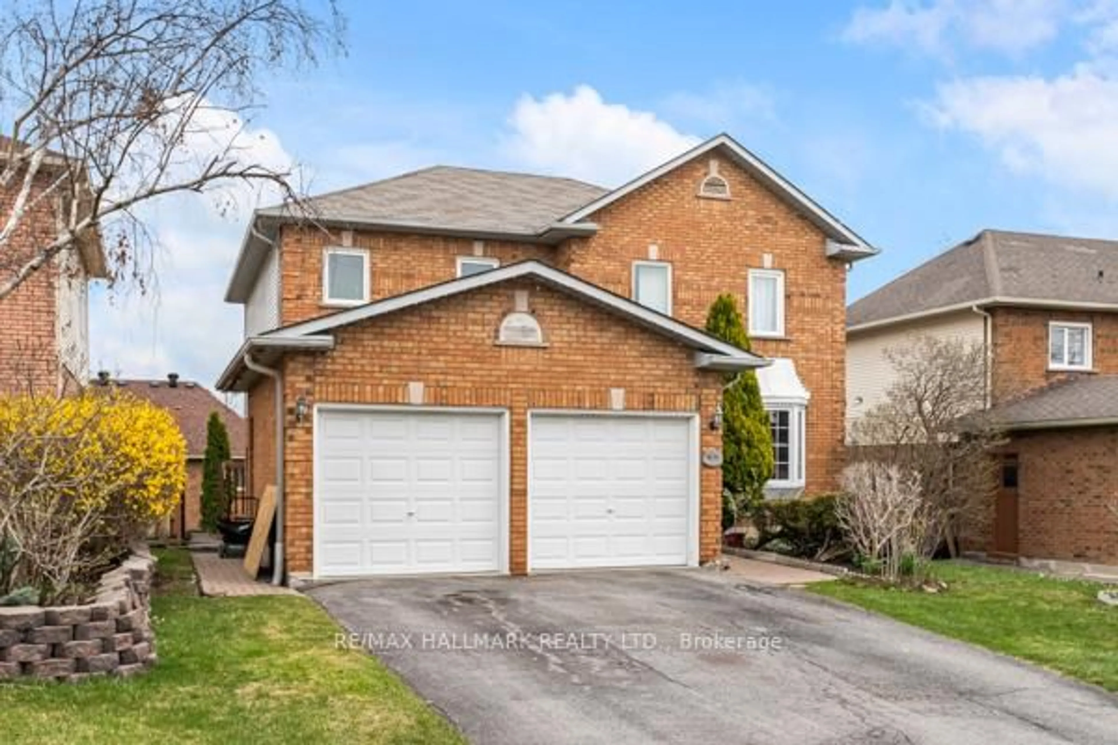 Home with brick exterior material, street for 611 Sandford St, Newmarket Ontario L3X 1T4