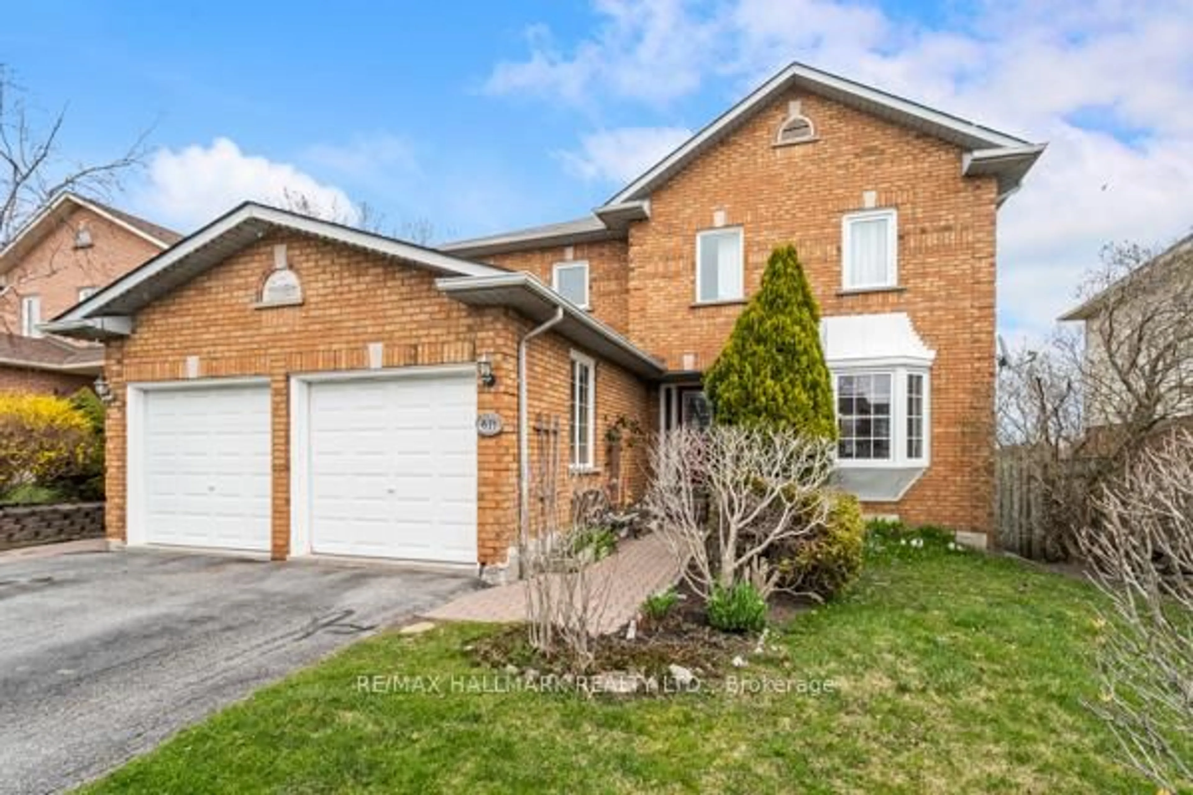 Home with brick exterior material, street for 611 Sandford St, Newmarket Ontario L3X 1T4