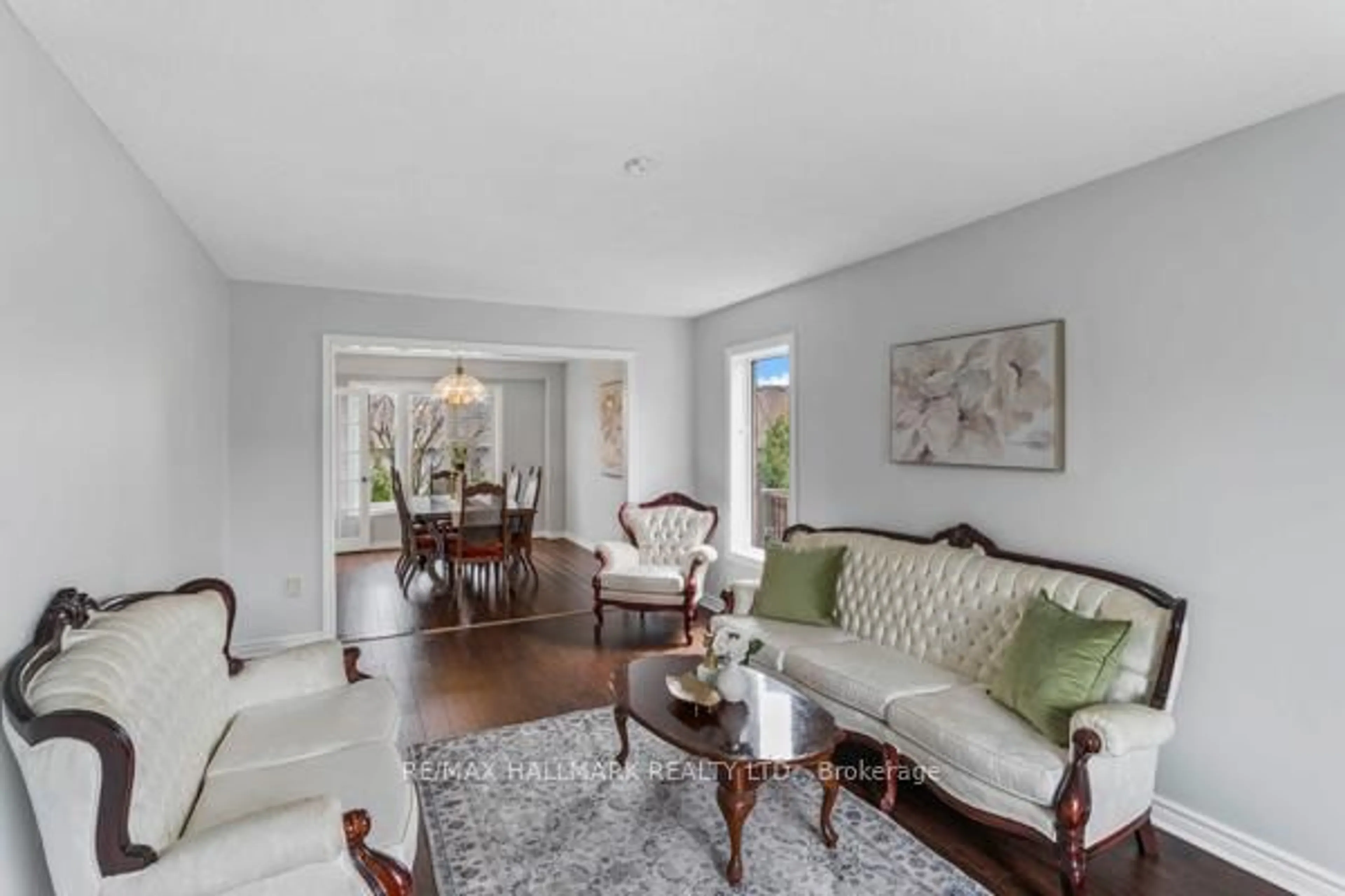 Living room with furniture, unknown for 611 Sandford St, Newmarket Ontario L3X 1T4