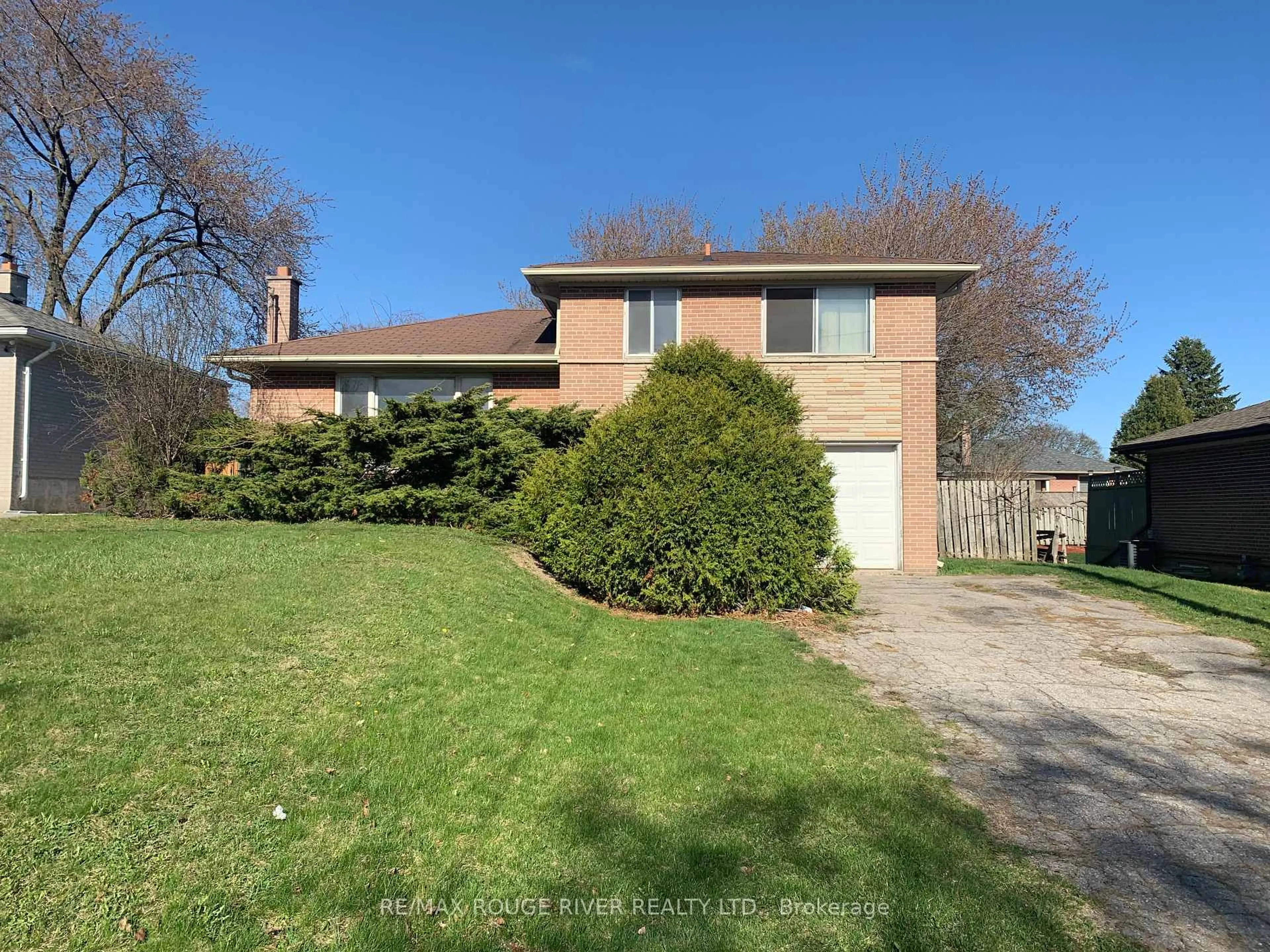 A pic from outside/outdoor area/front of a property/back of a property/a pic from drone, street for 3 Arrowflight Dr, Markham Ontario L3P 1R9