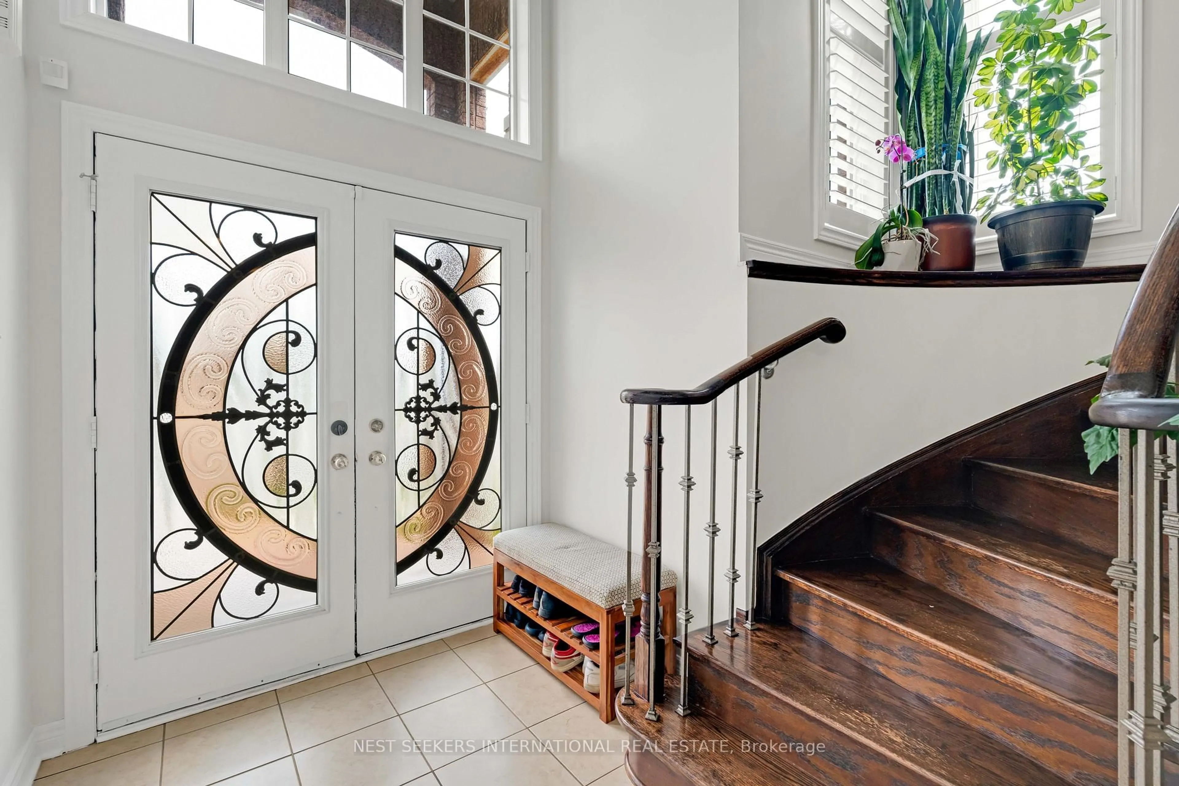 Indoor entryway for 380 Vellore Park Ave, Vaughan Ontario L4H 0E5