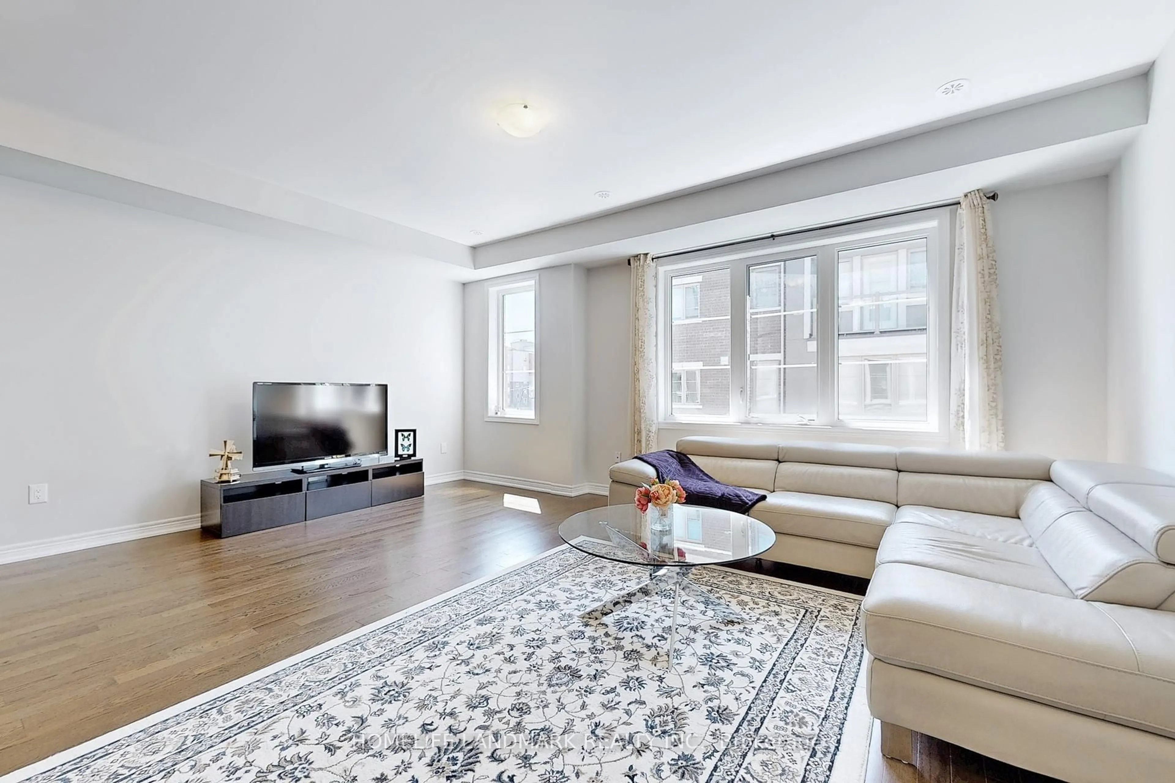 Living room with furniture, unknown for 3 Betty Ellen Lane, Markham Ontario L6B 1R3