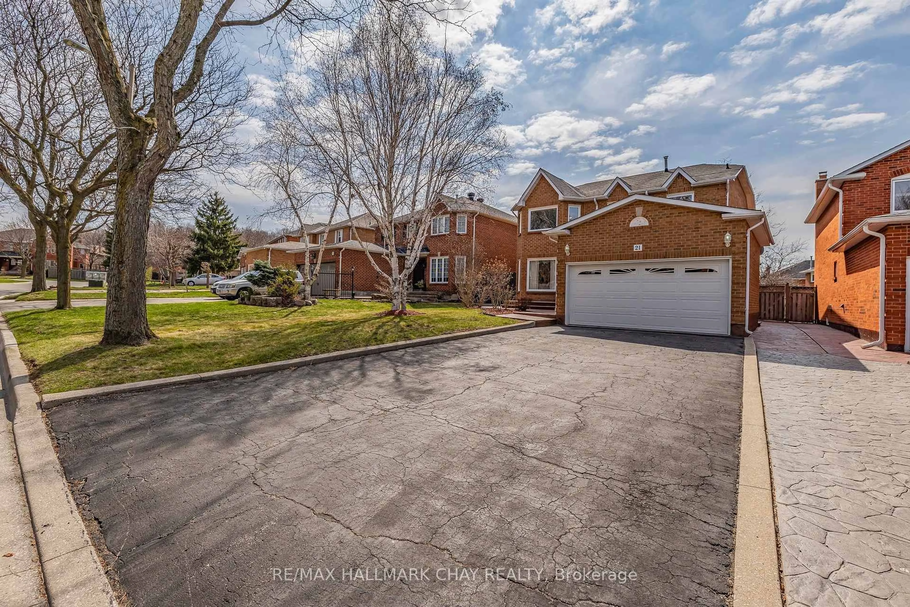A pic from outside/outdoor area/front of a property/back of a property/a pic from drone, street for 21 Wheatley Rd, Vaughan Ontario L6A 1V3