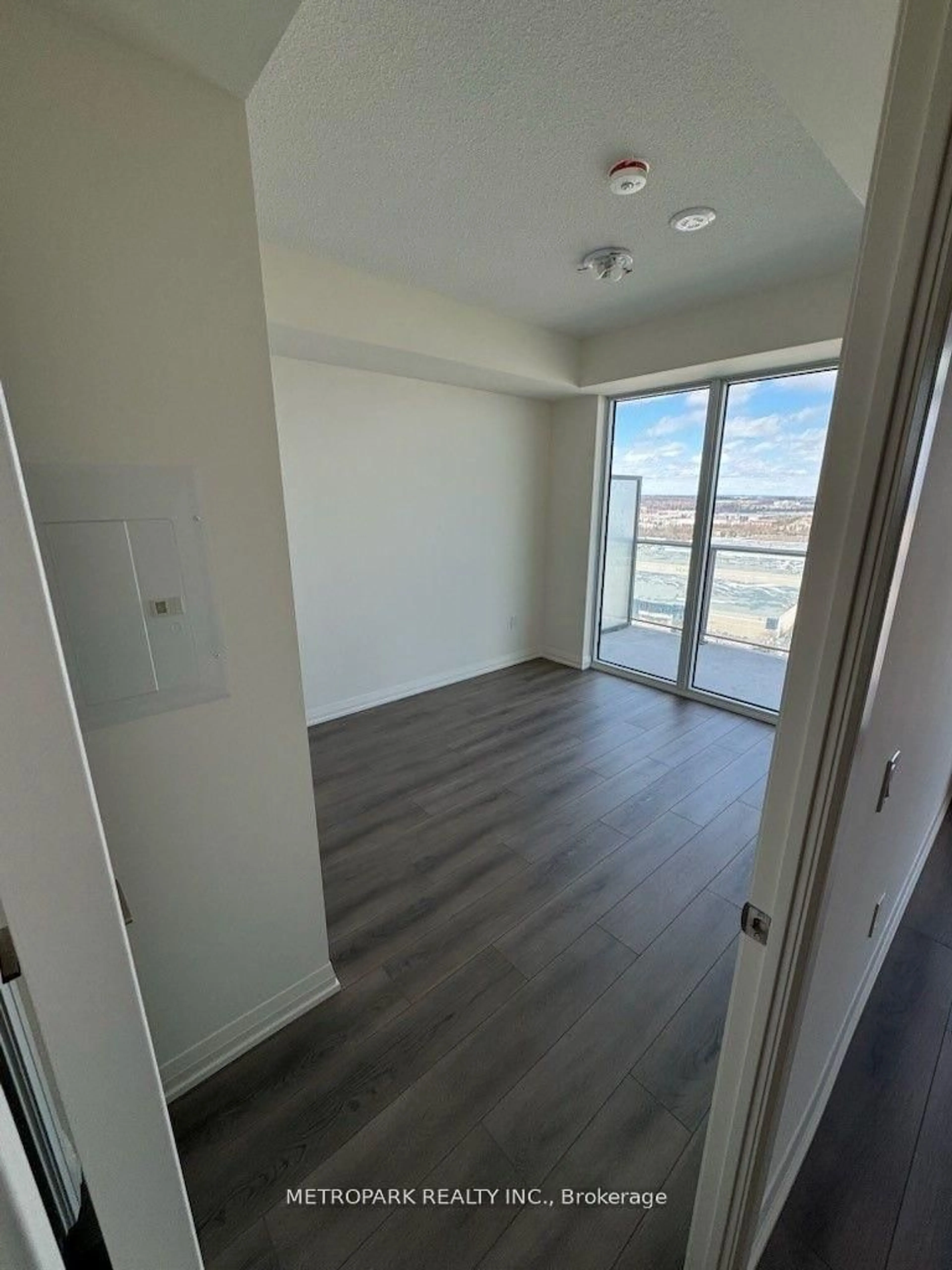A pic of a room for 8960 Jane St #1806, Vaughan Ontario L4K 2M9