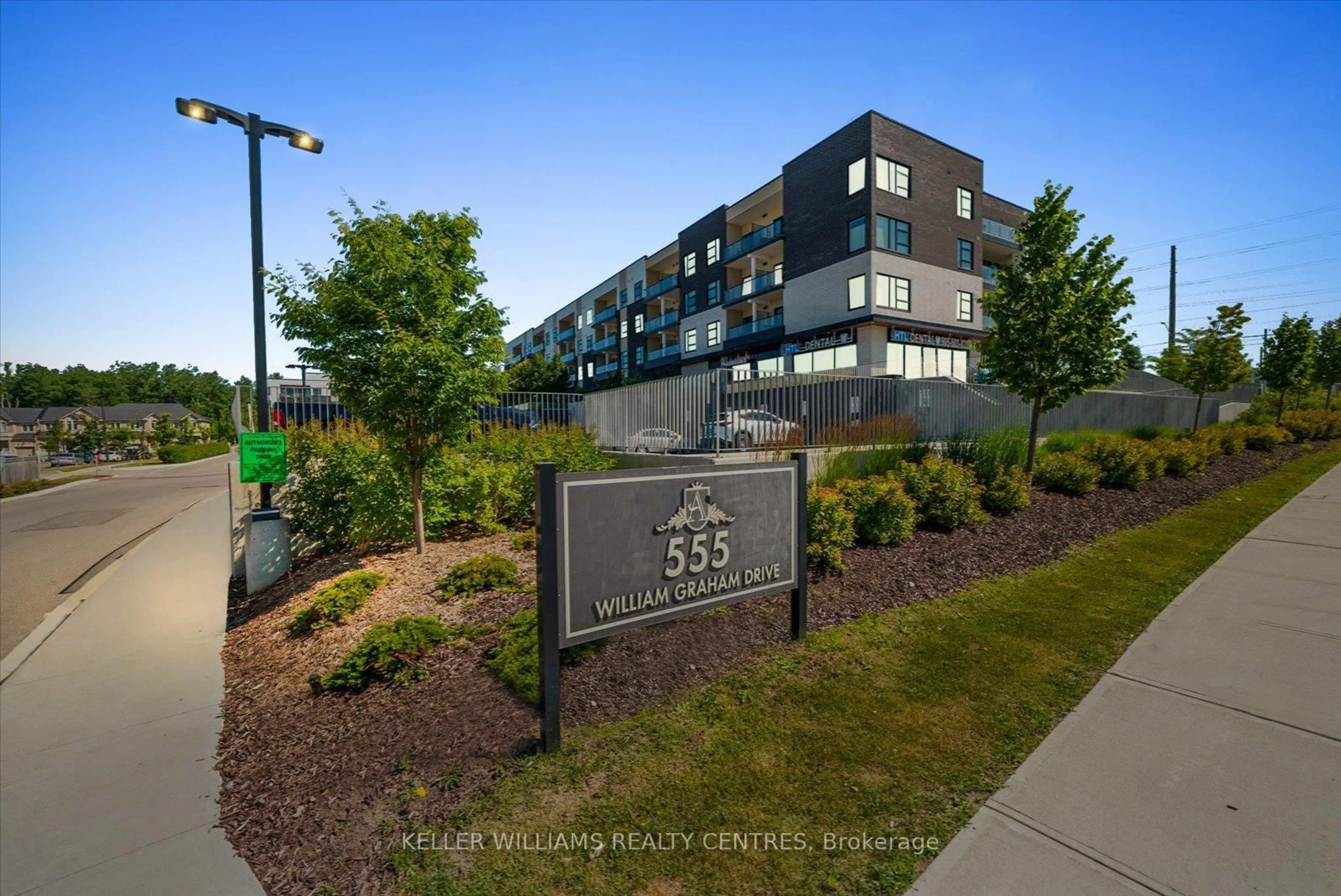 Patio, street for 555 William Graham Dr #124, Aurora Ontario L4G 7C4